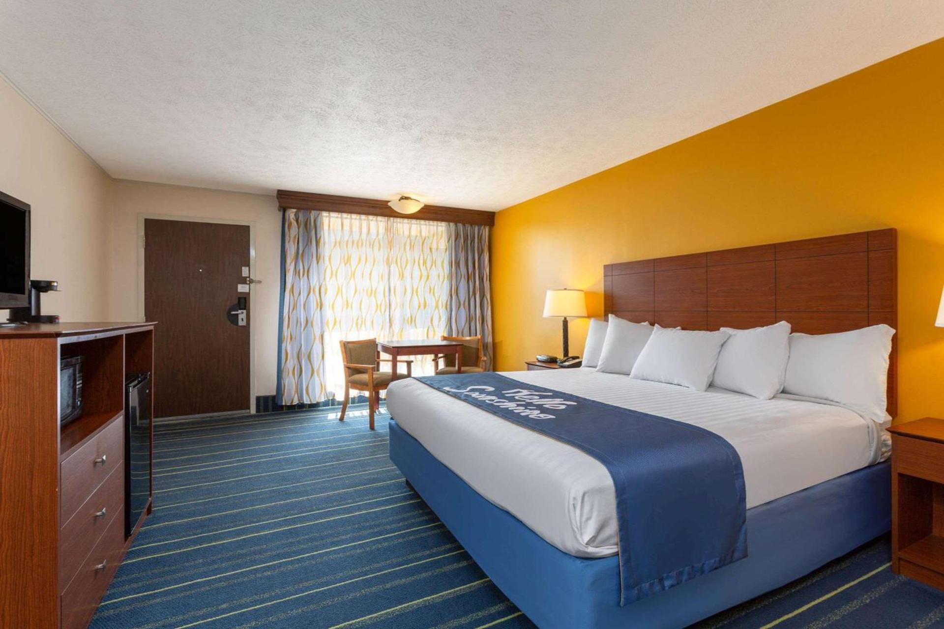 Days Inn by Wyndham Breezewood photo 6