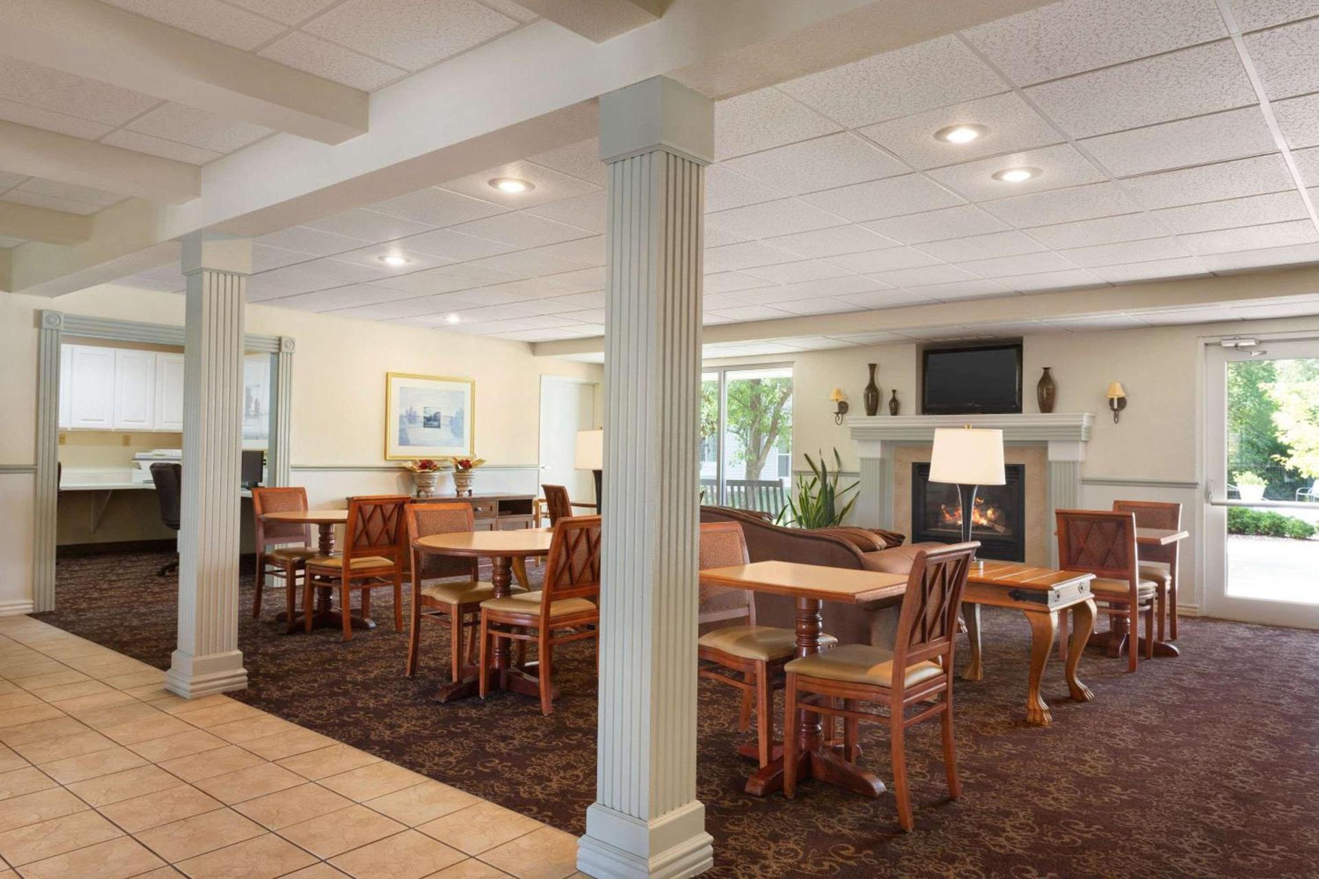 Baymont by Wyndham Wichita East photo 74