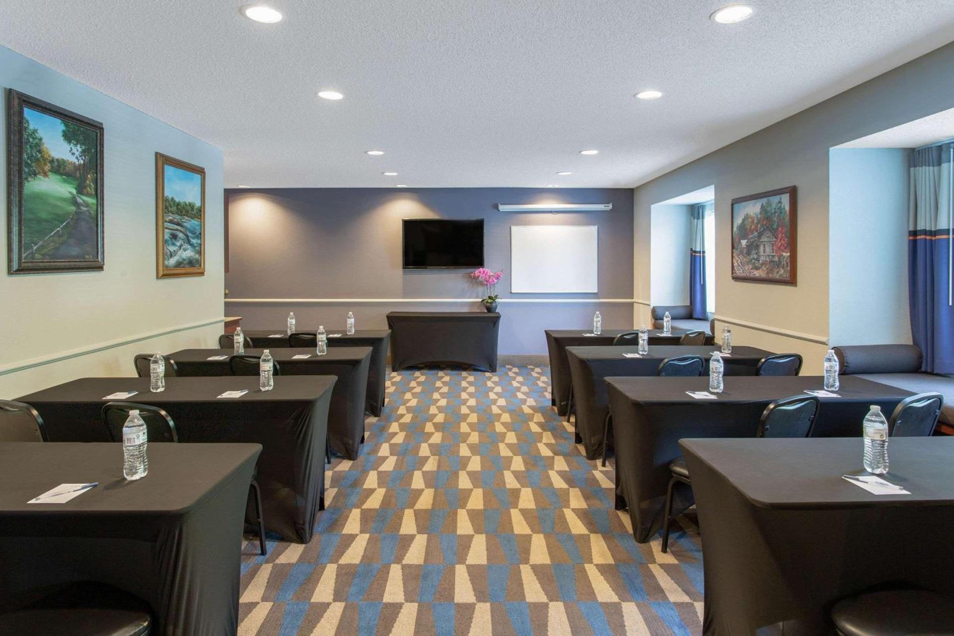 Microtel Inn & Suites by Wyndham Lillington/Campbell University photo 33