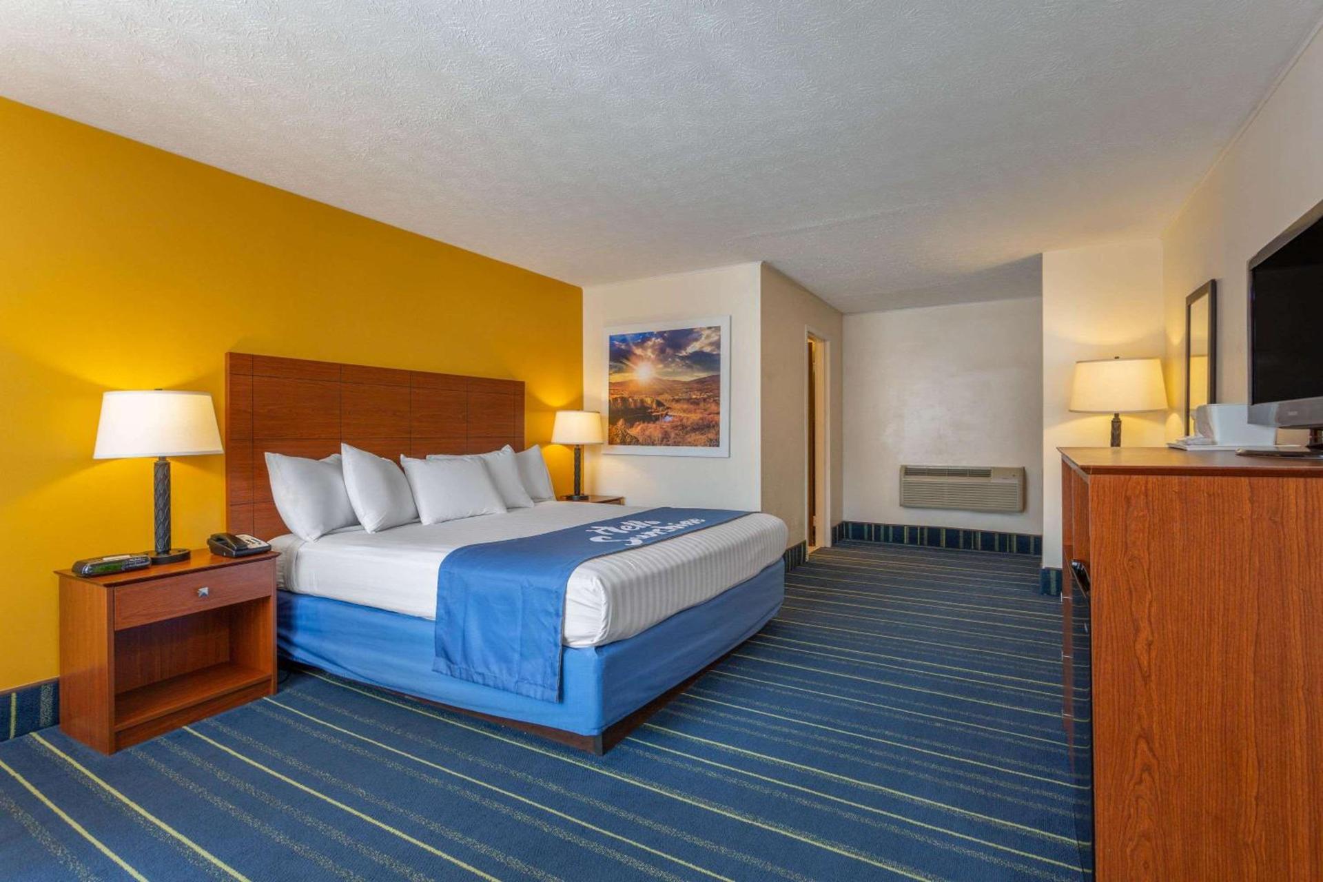 Days Inn by Wyndham Breezewood photo 7