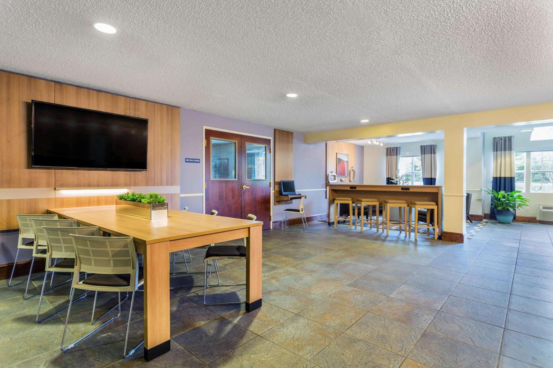 Microtel Inn & Suites by Wyndham Lillington/Campbell University photo 31