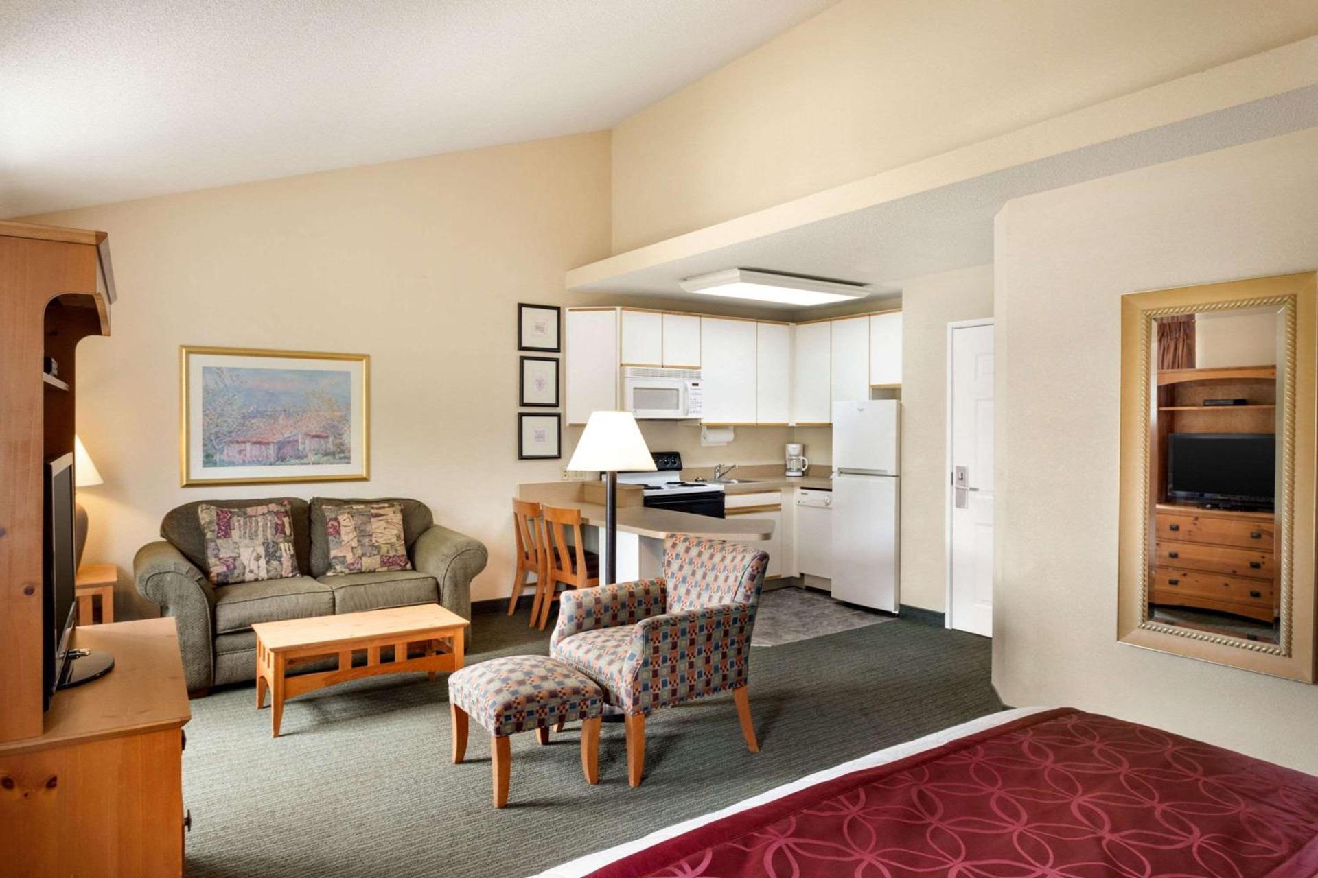 Baymont by Wyndham Wichita East photo 67