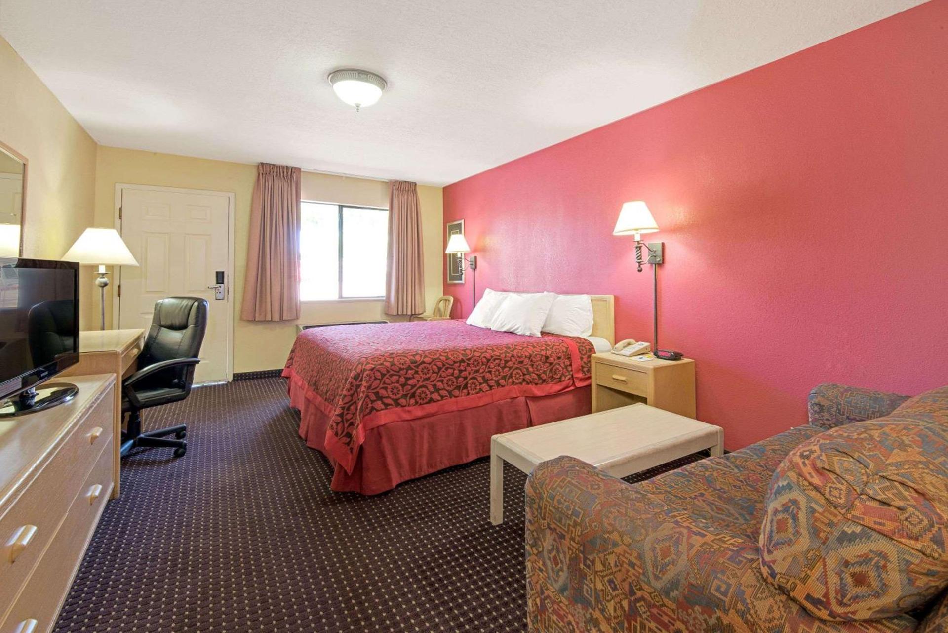 Days Inn by Wyndham East Albuquerque 'Newly Renovated' photo 6