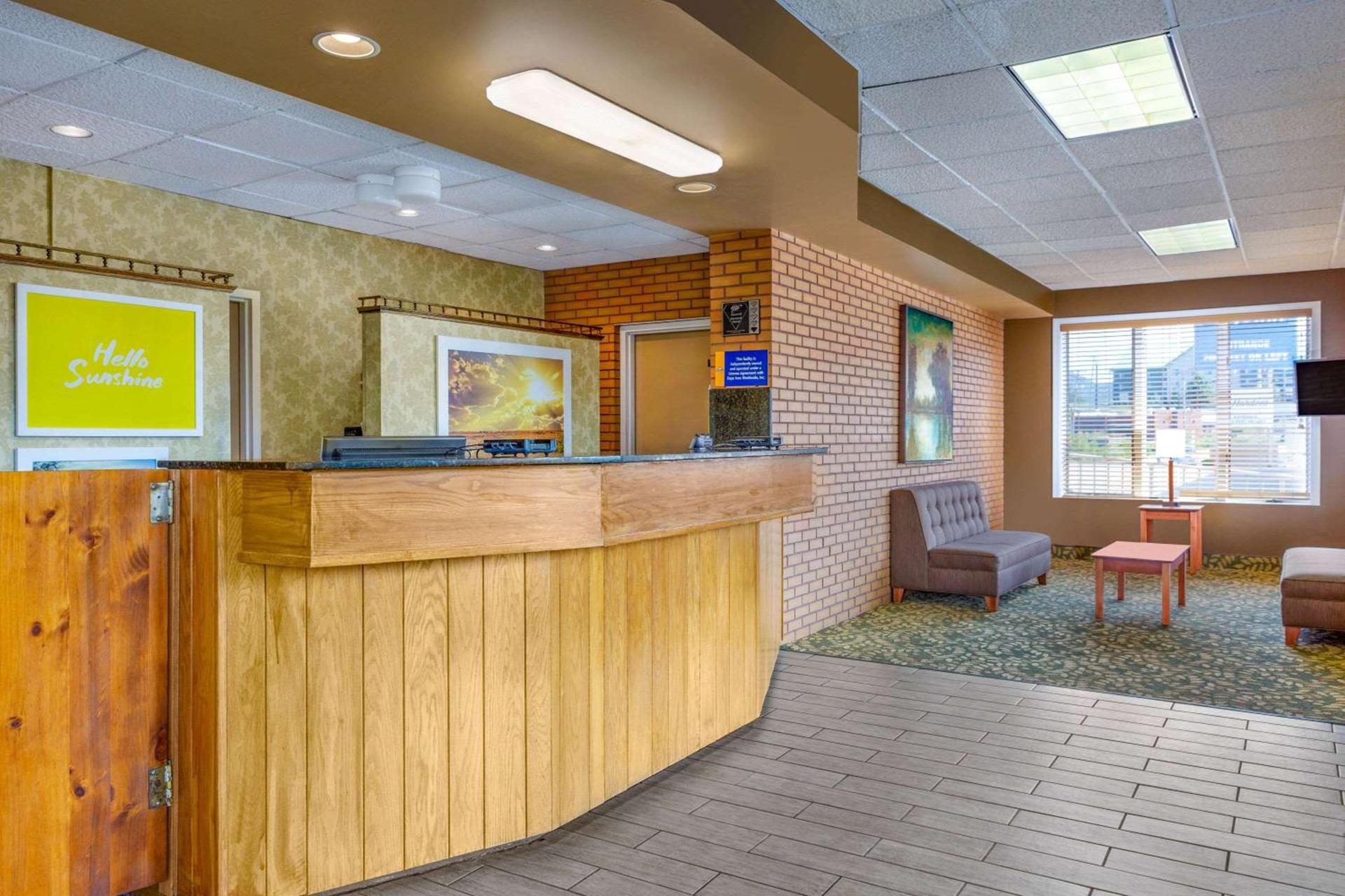 Days Inn by Wyndham Breezewood photo 2