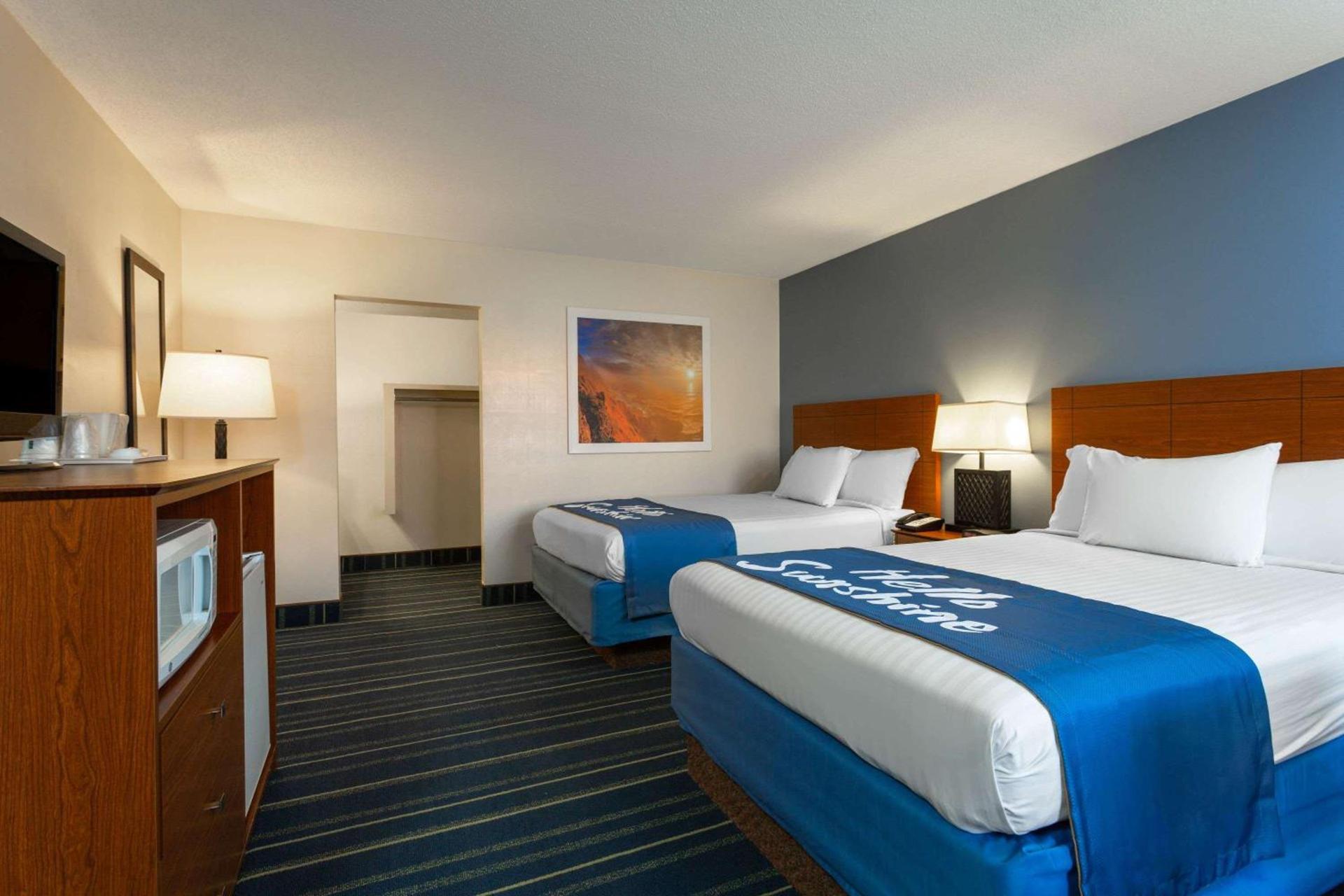 Days Inn by Wyndham Breezewood photo 9
