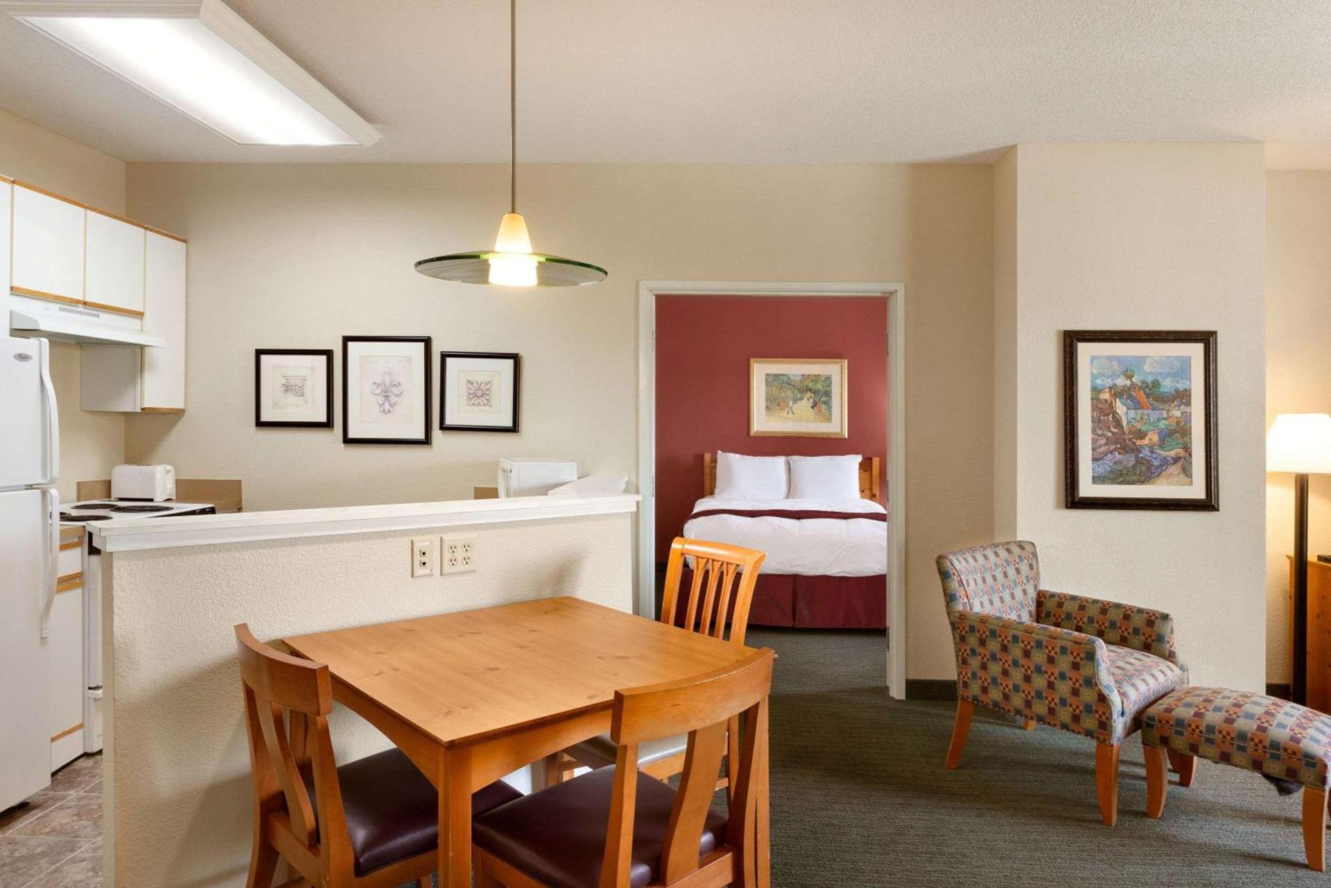Baymont by Wyndham Wichita East photo 2
