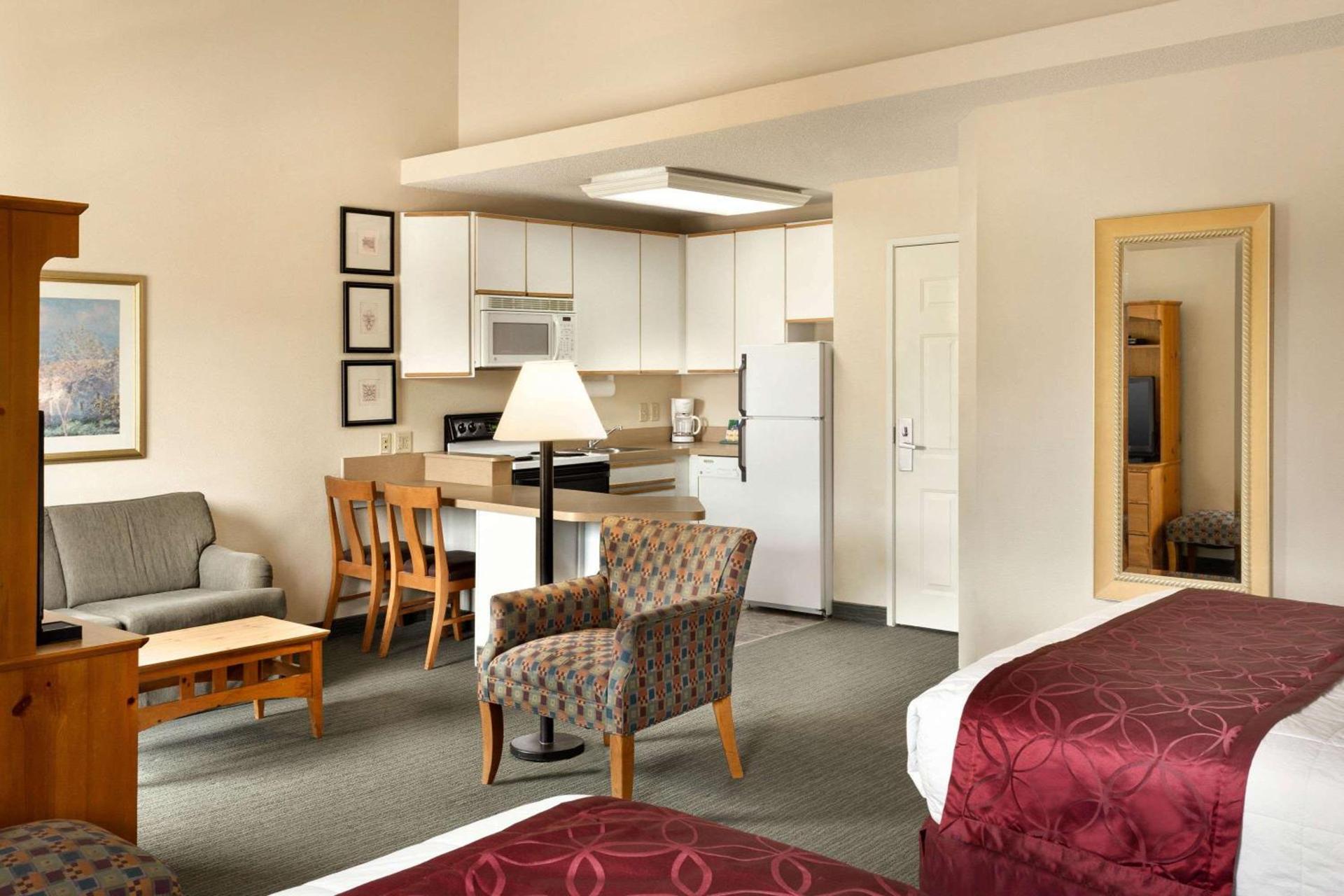Baymont by Wyndham Wichita East photo 61