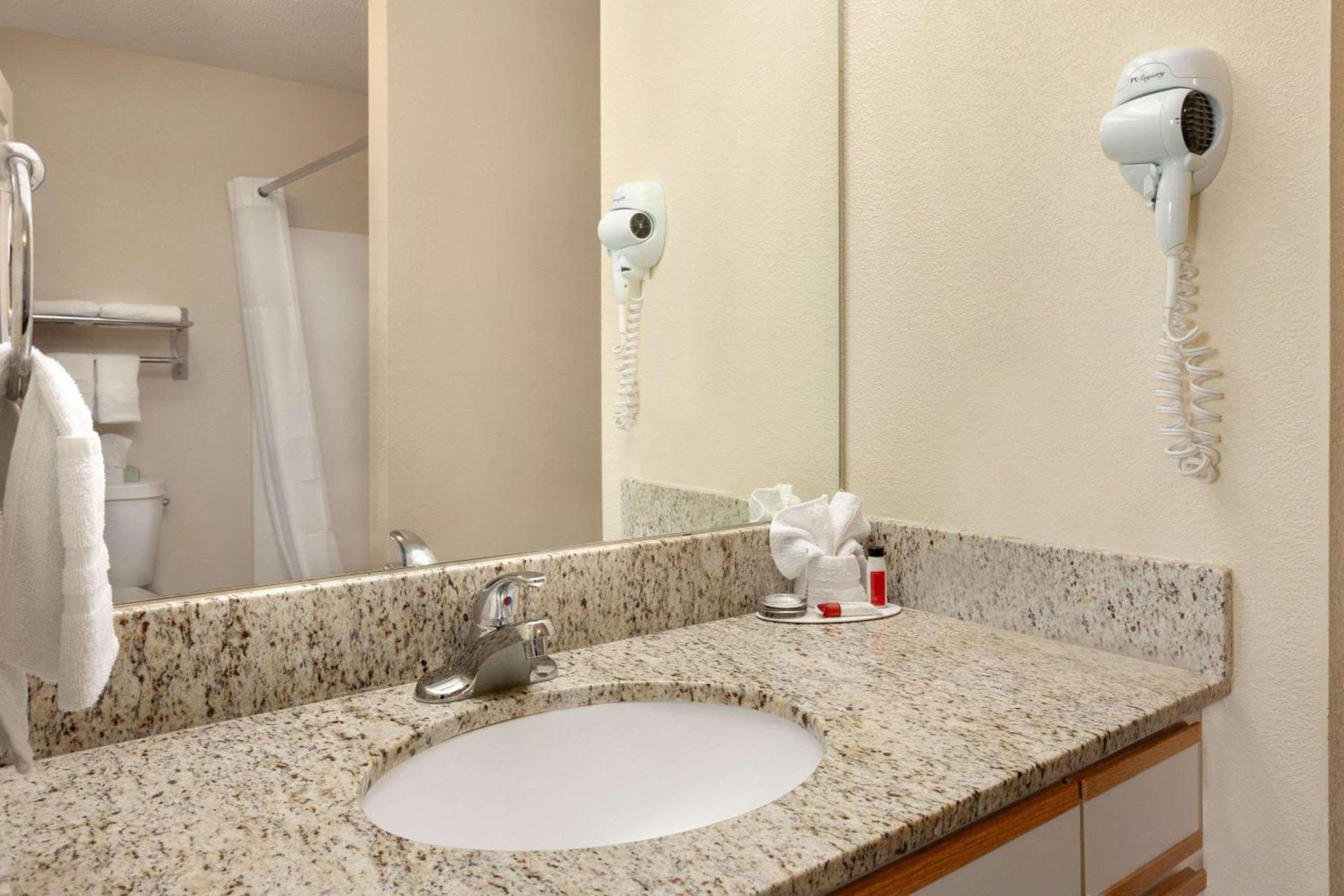 Baymont by Wyndham Wichita East photo 57