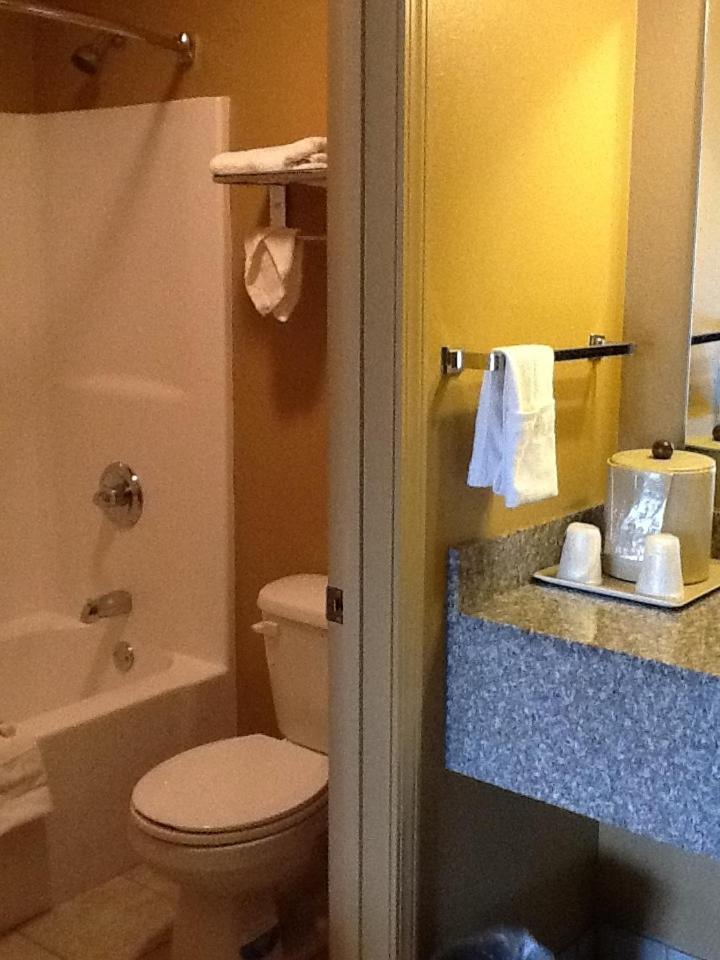 Caronoda Motel photo 23