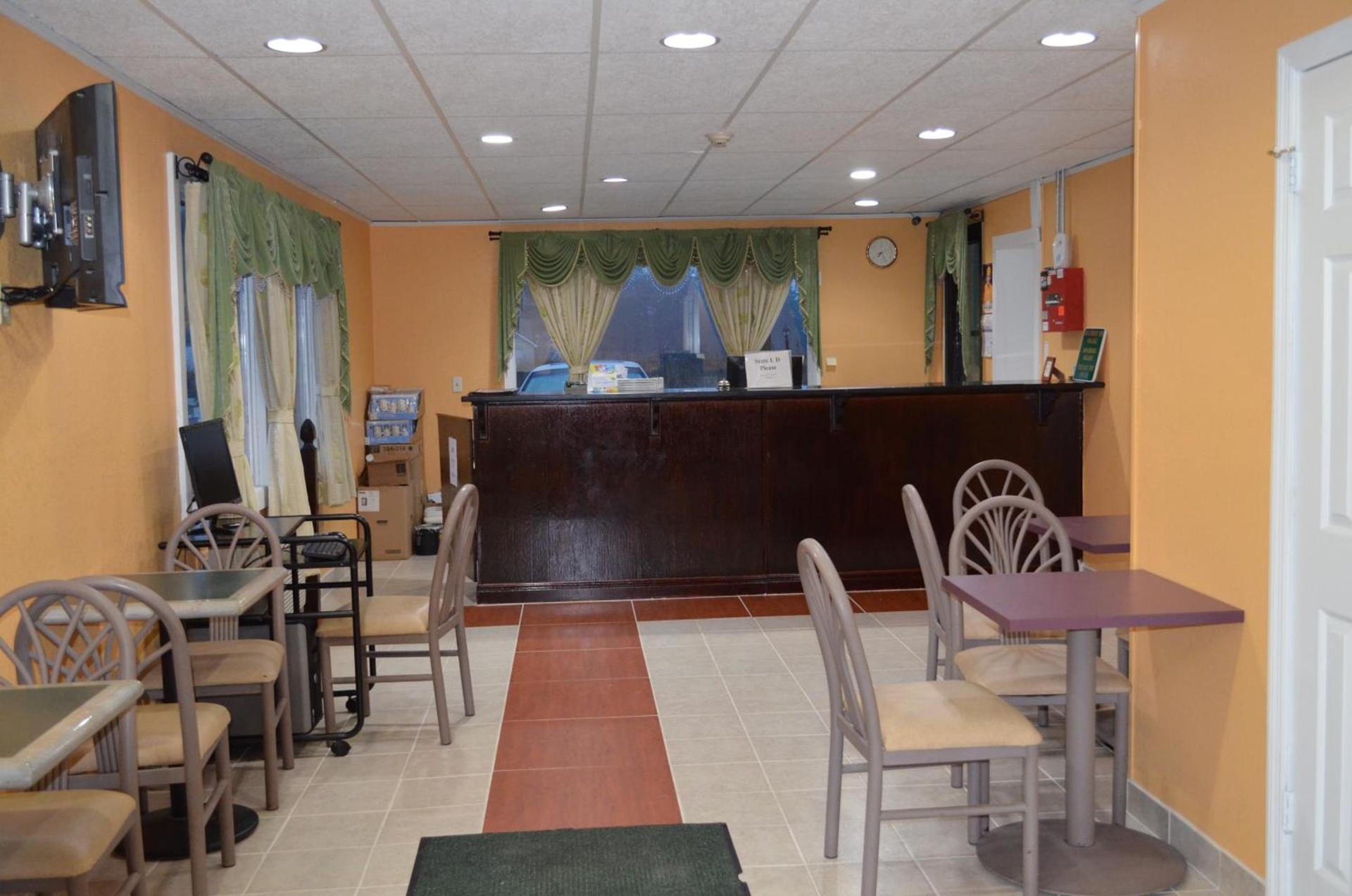Days Inn by Wyndham Queensbury/Lake George photo 41