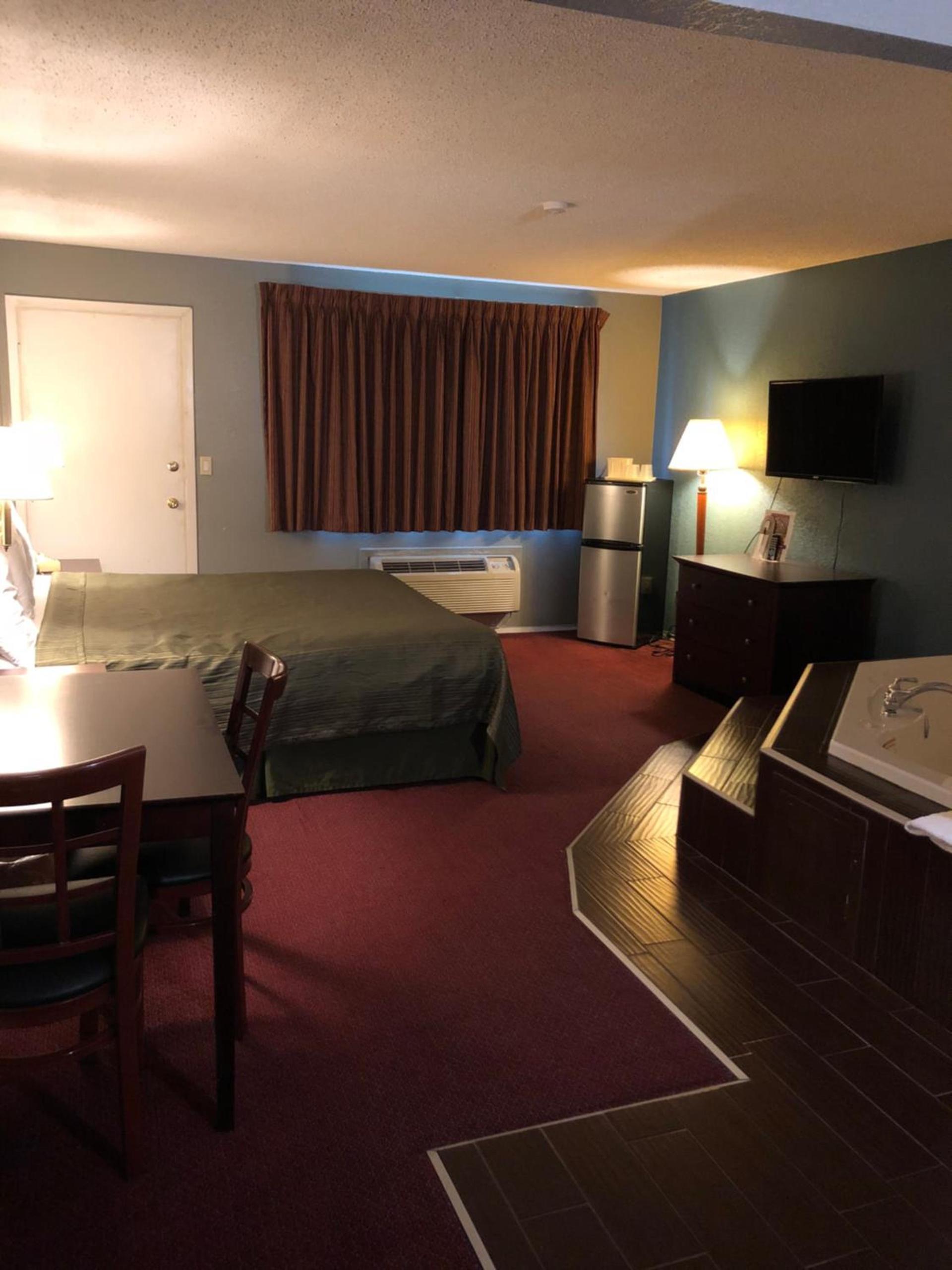 Latham Inn photo 12