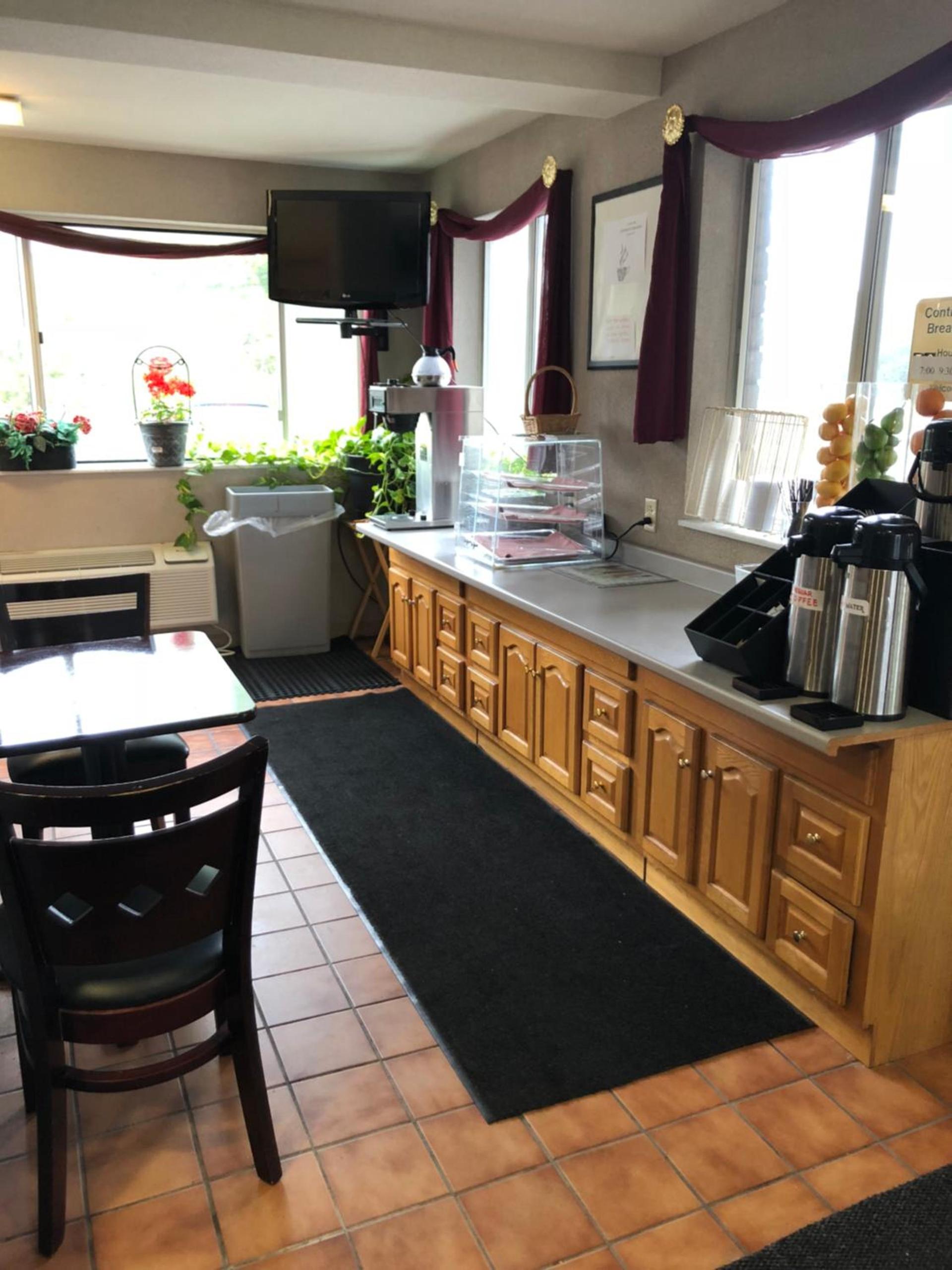 Latham Inn photo 10