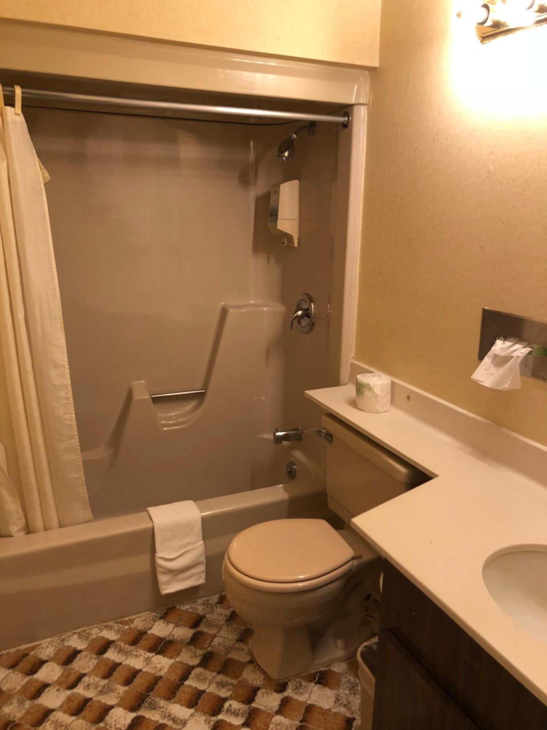 Latham Inn photo 8