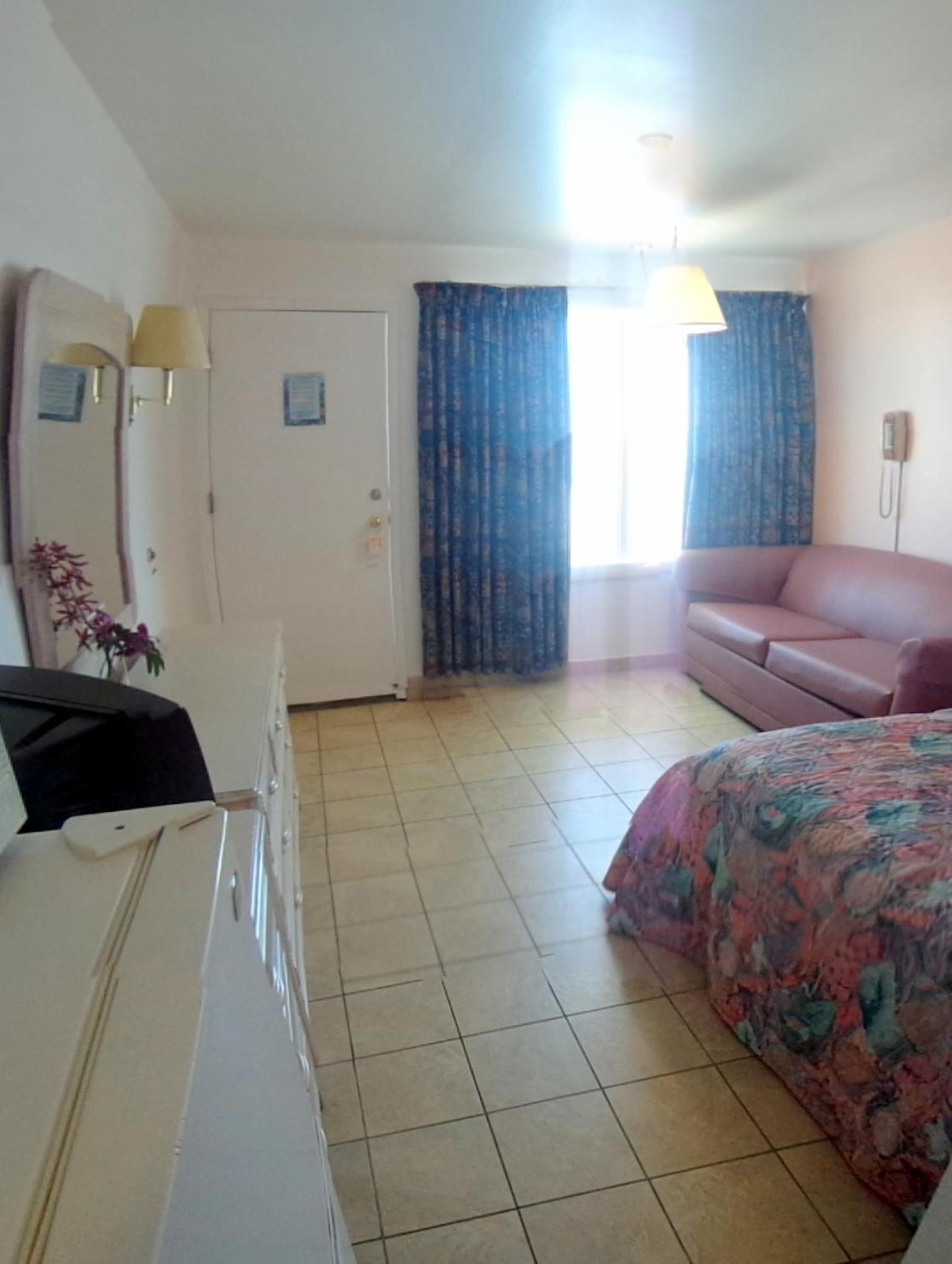 Caprice Motel - Wildwood photo 3