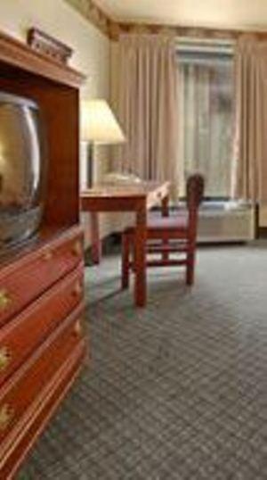 Super 8 by Wyndham Indianola photo 26