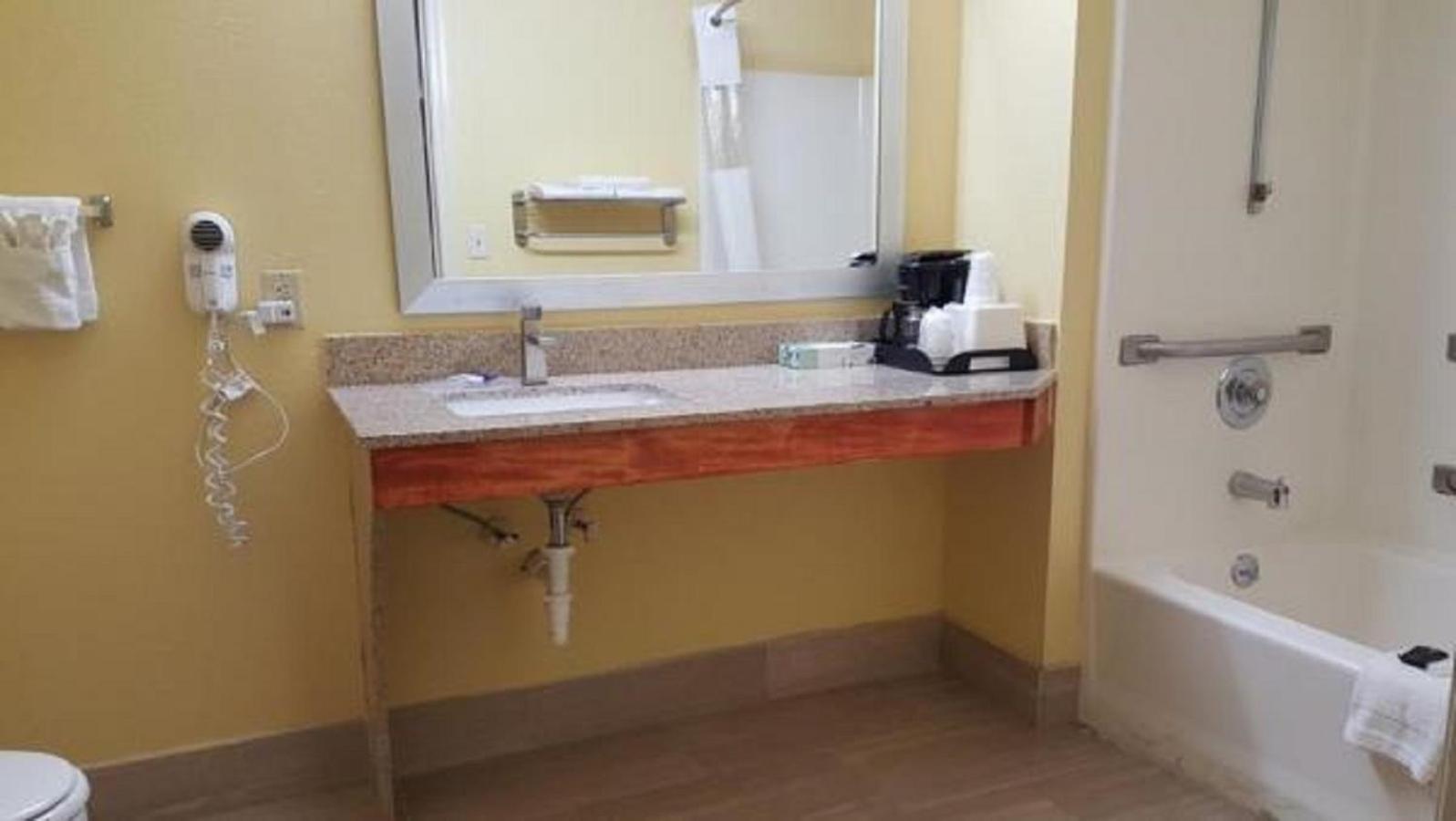 Loyalty Inn Hawkinsville photo 25
