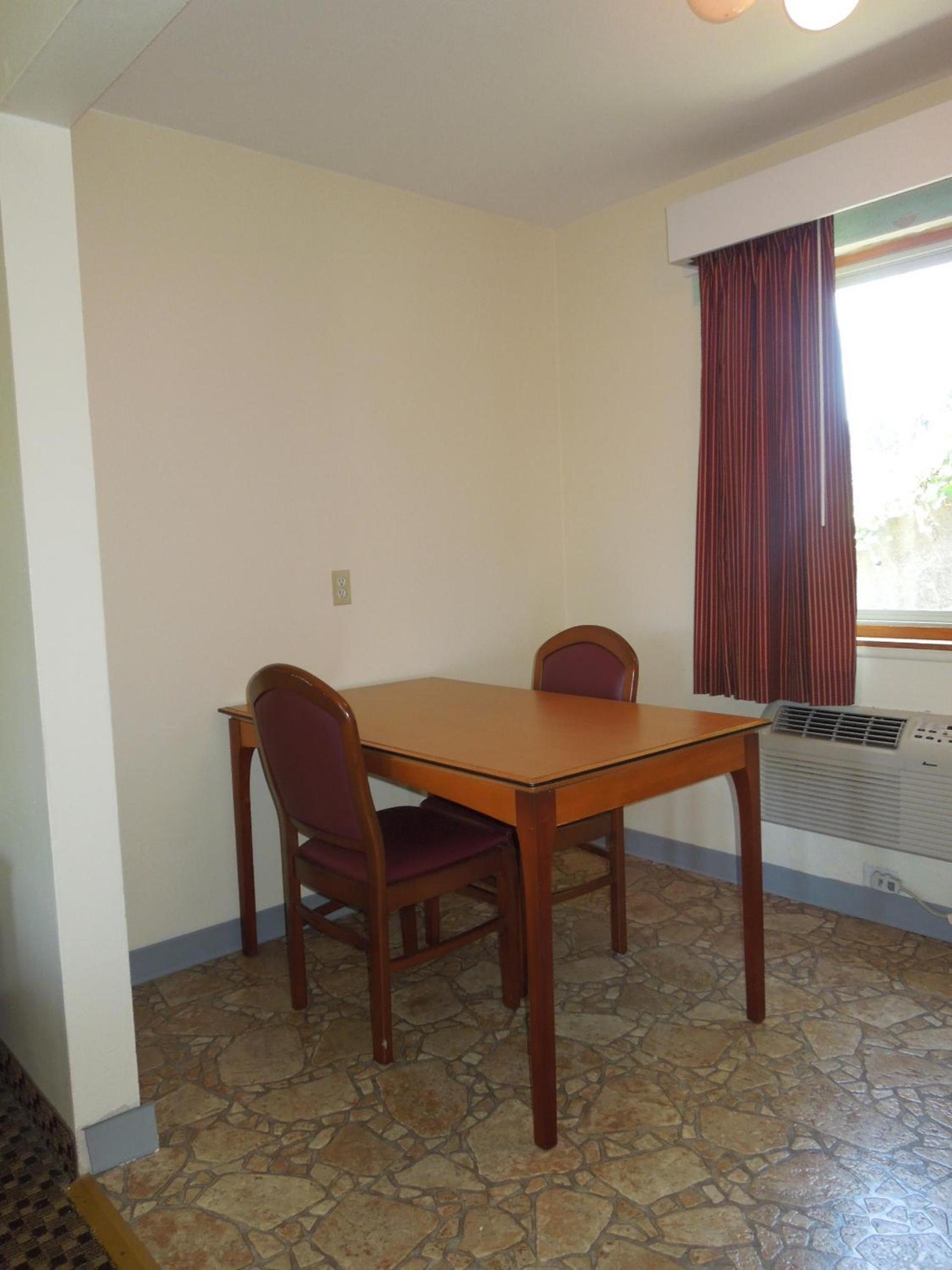 Monticello Motel photo 40