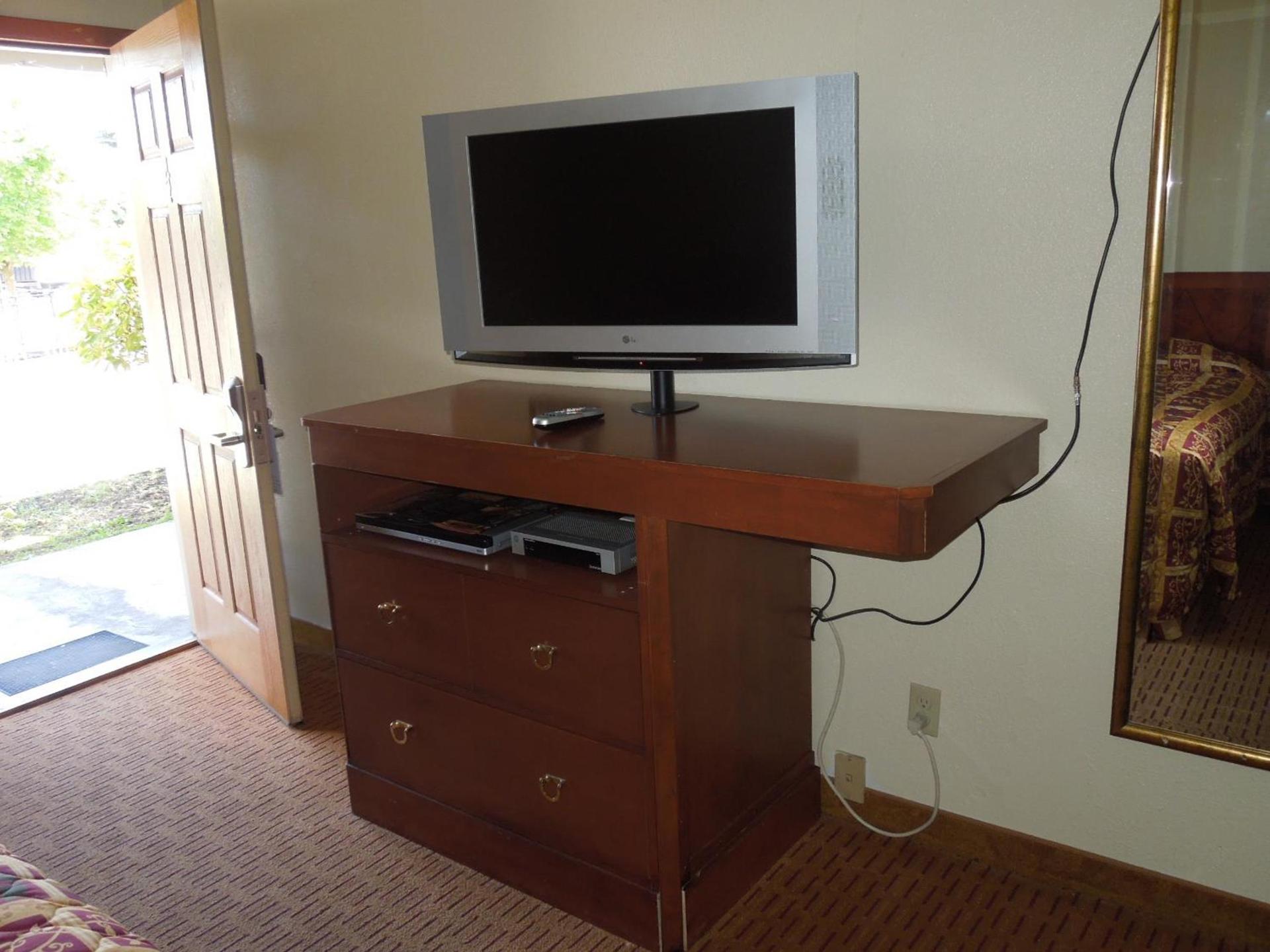 Monticello Motel photo 39