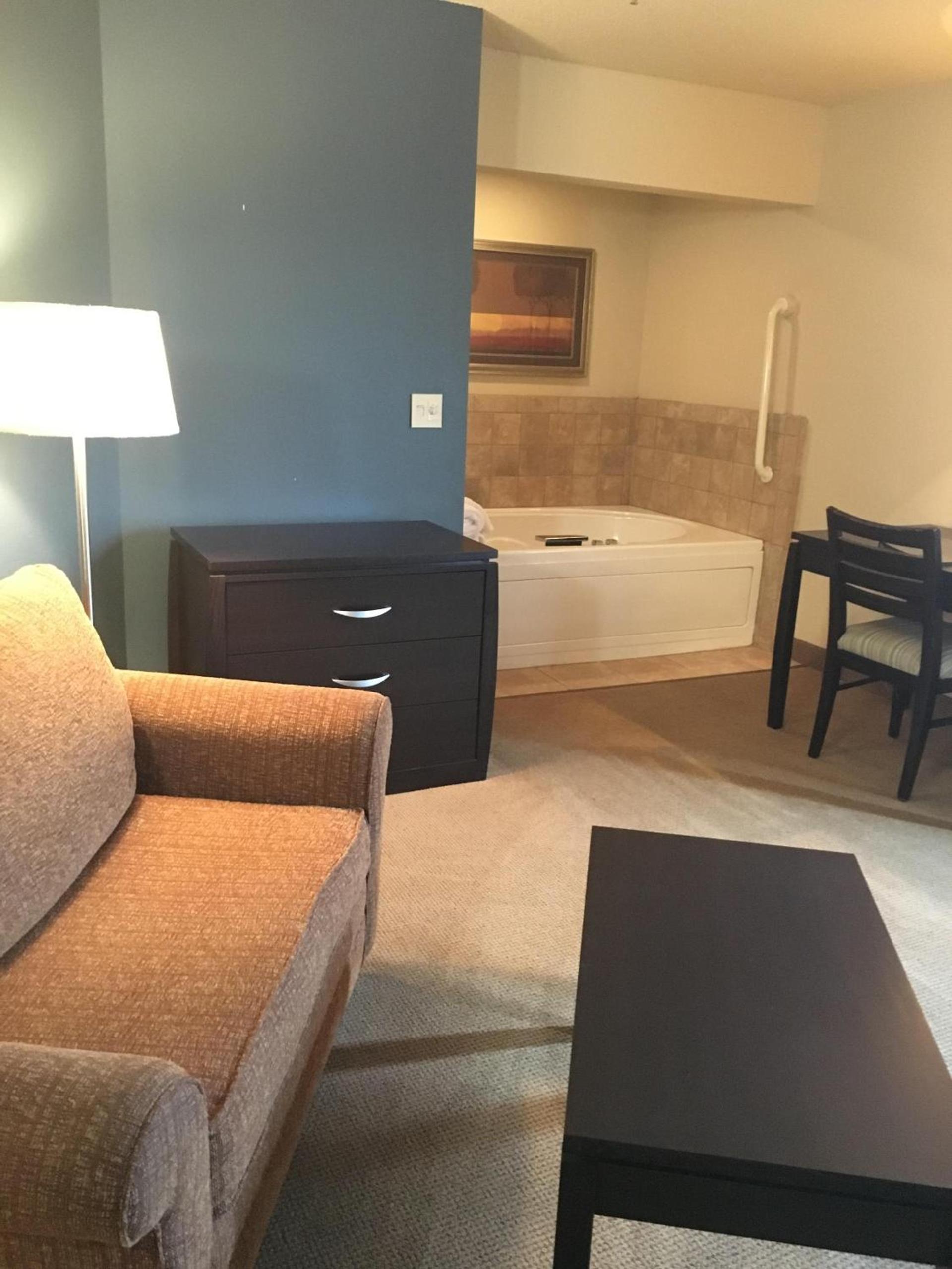 AmericInn by Wyndham Monmouth photo 34