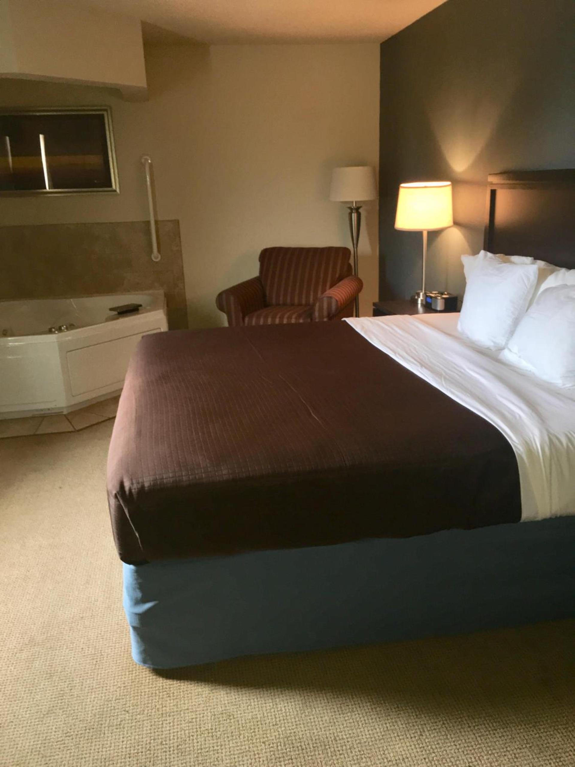 AmericInn by Wyndham Monmouth photo 30
