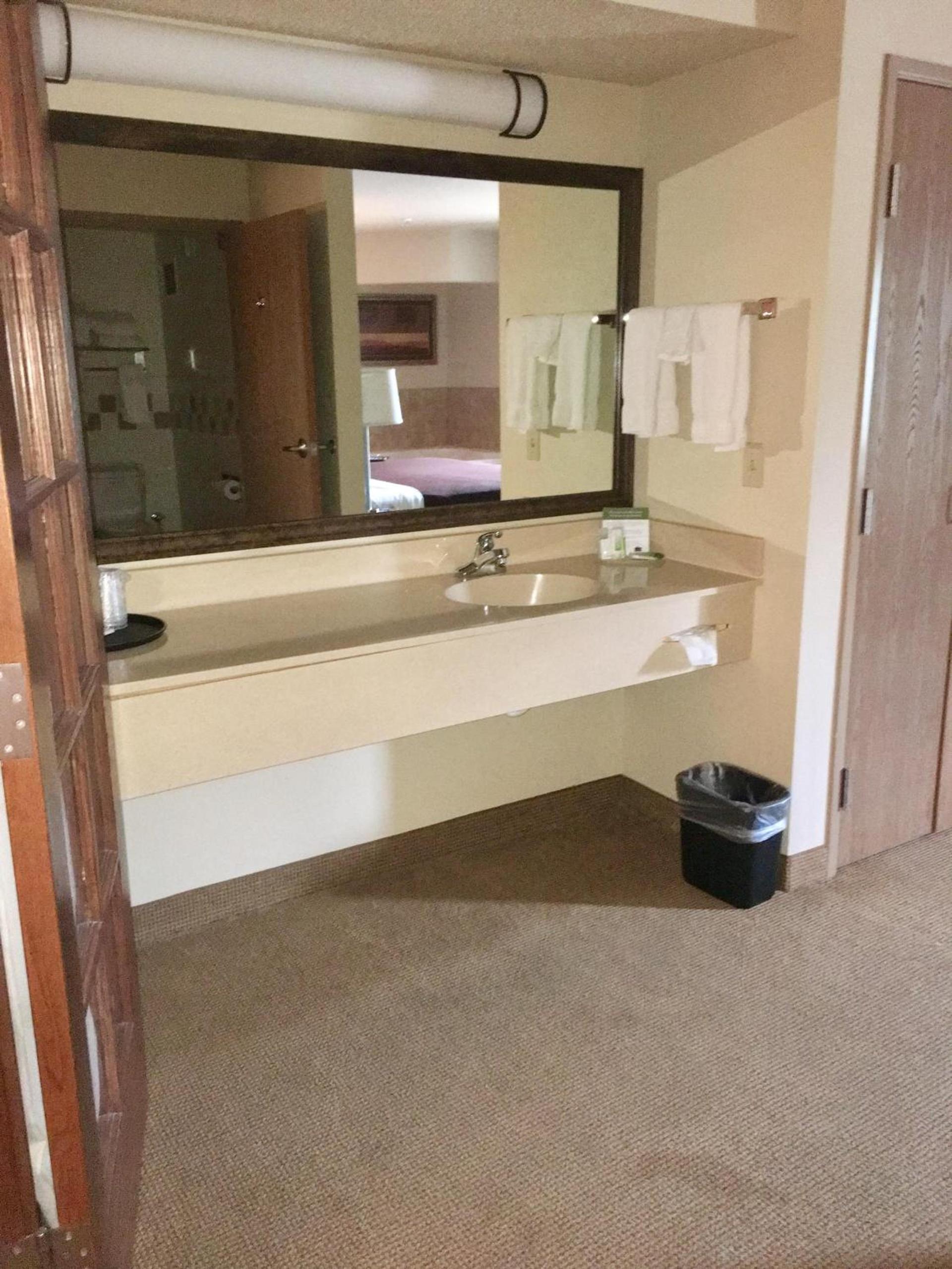 AmericInn by Wyndham Monmouth photo 31