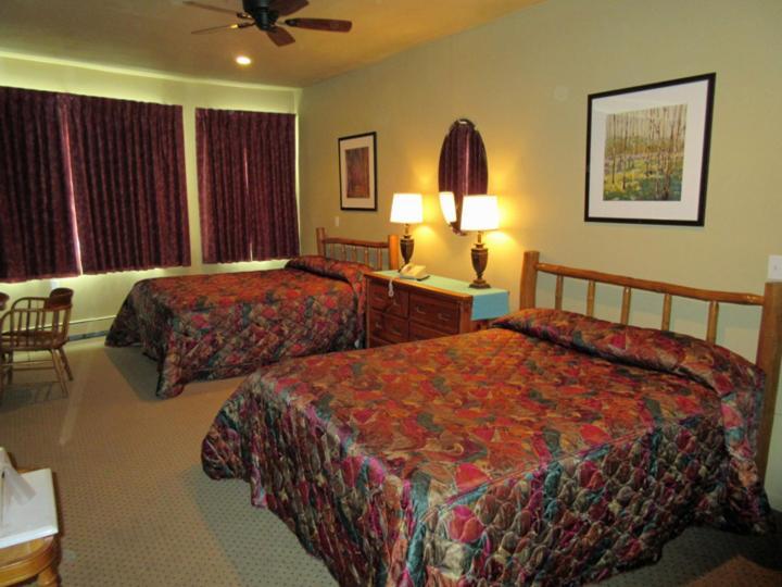 Soda Butte Lodge photo 2