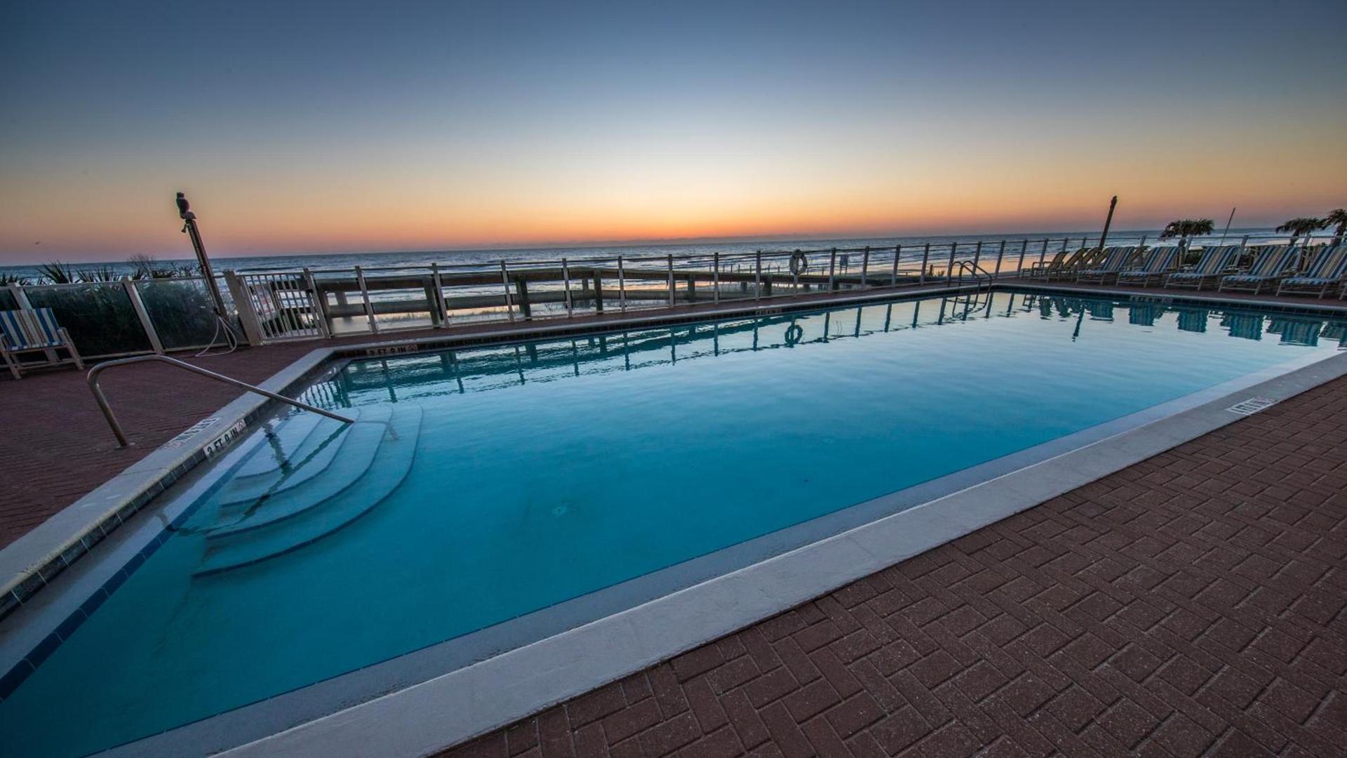 Family Friendly - Direct Oceanfront Sanibel 303 photo 7