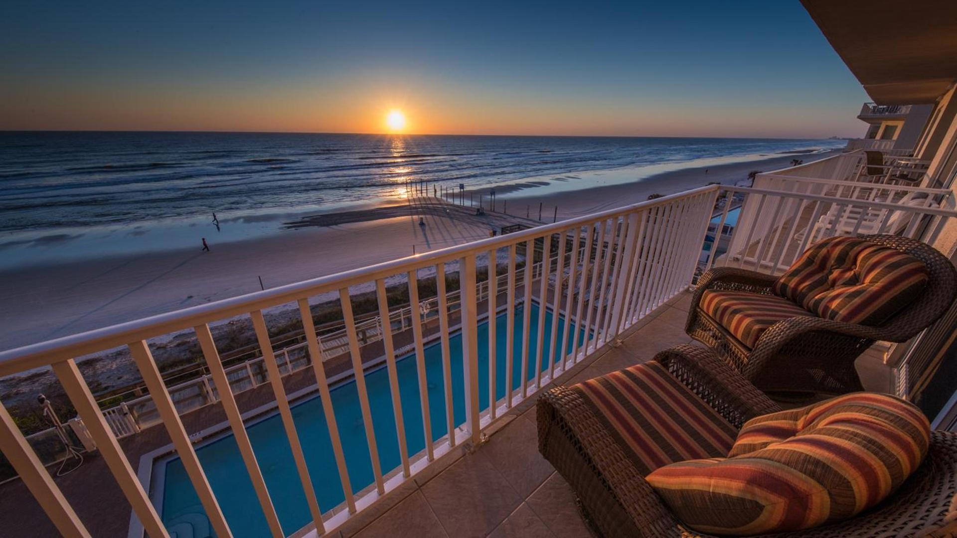 Family Friendly - Direct Oceanfront Sanibel 303 photo 6