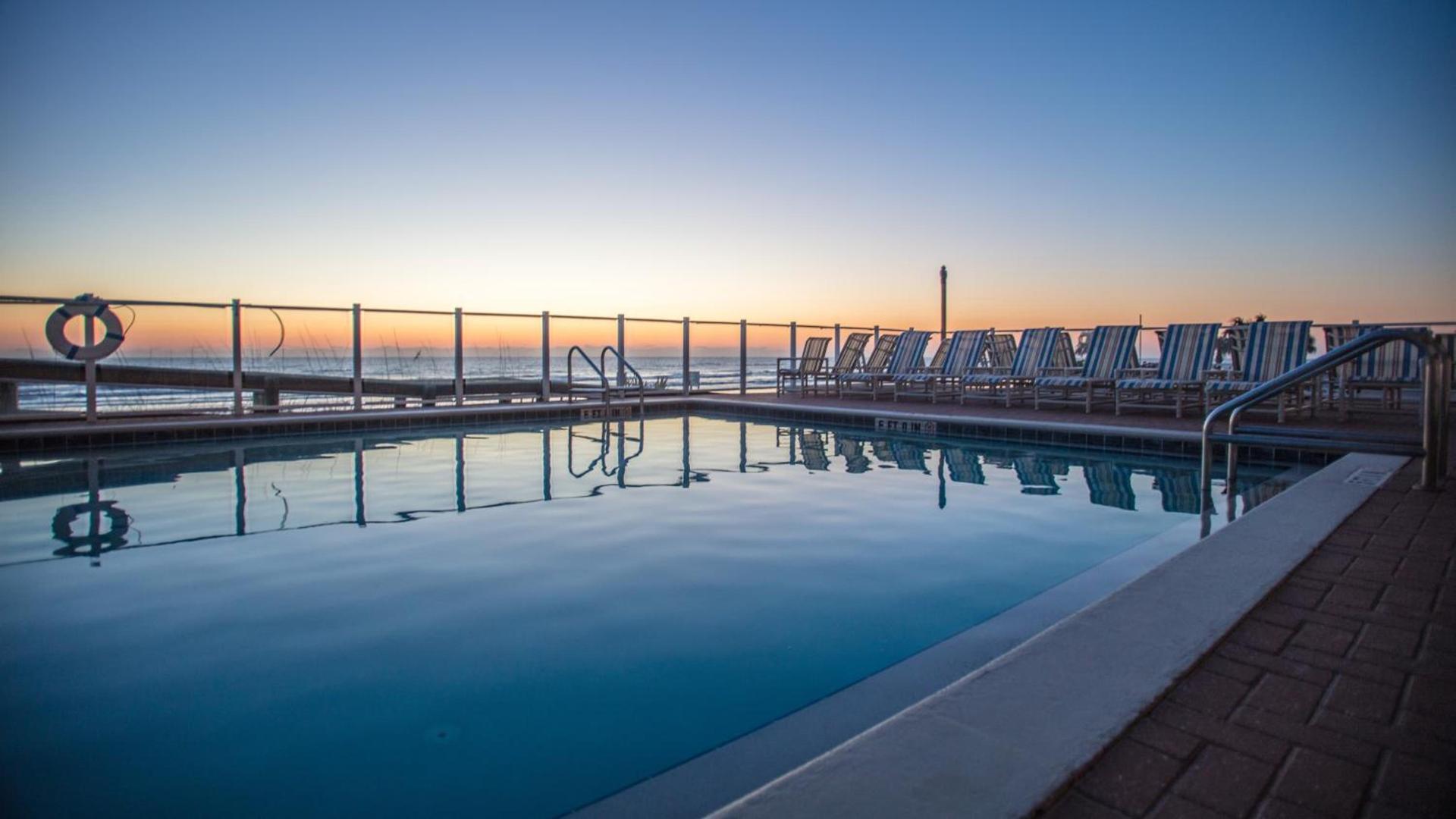 Family Friendly - Direct Oceanfront Sanibel 303 photo 8