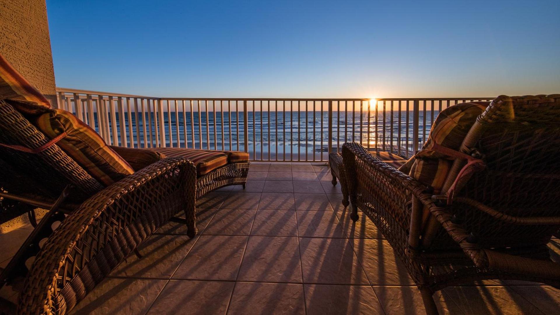 Family Friendly - Direct Oceanfront Sanibel 303 photo 10