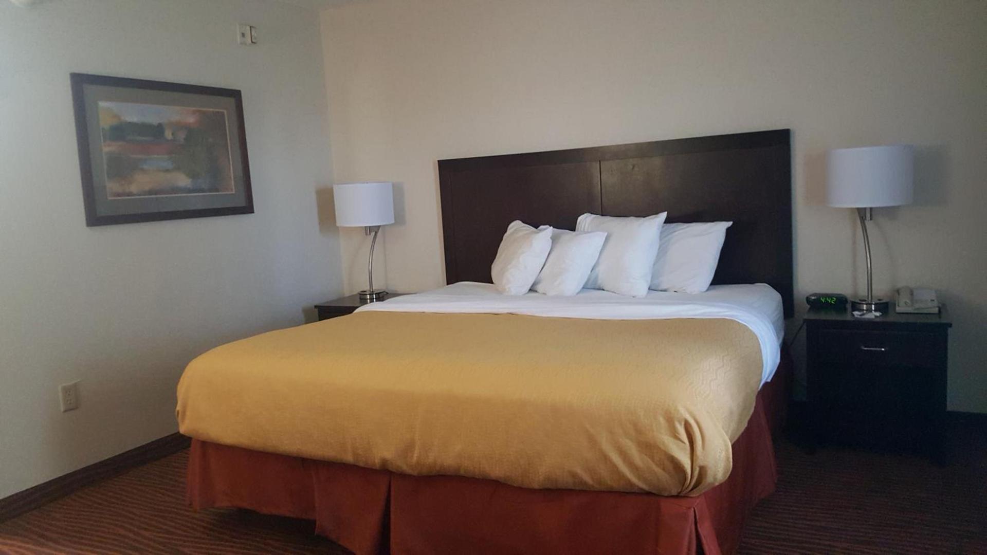 AmericInn by Wyndham Muscatine photo 32