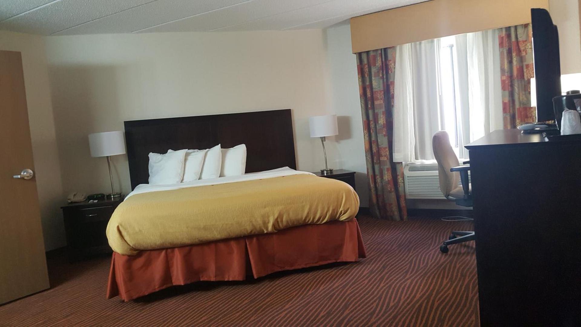 AmericInn by Wyndham Muscatine photo 29