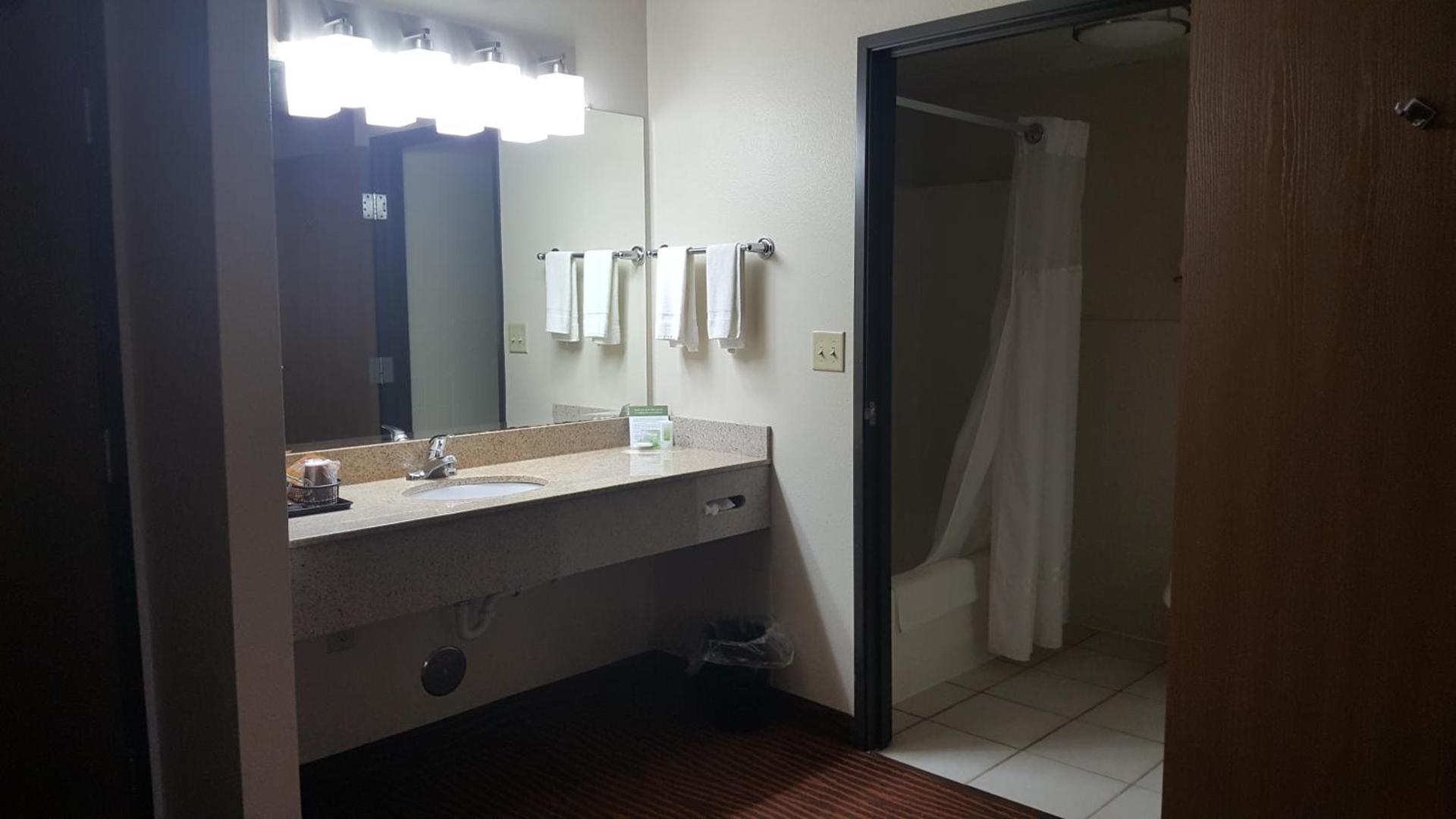 AmericInn by Wyndham Muscatine photo 26