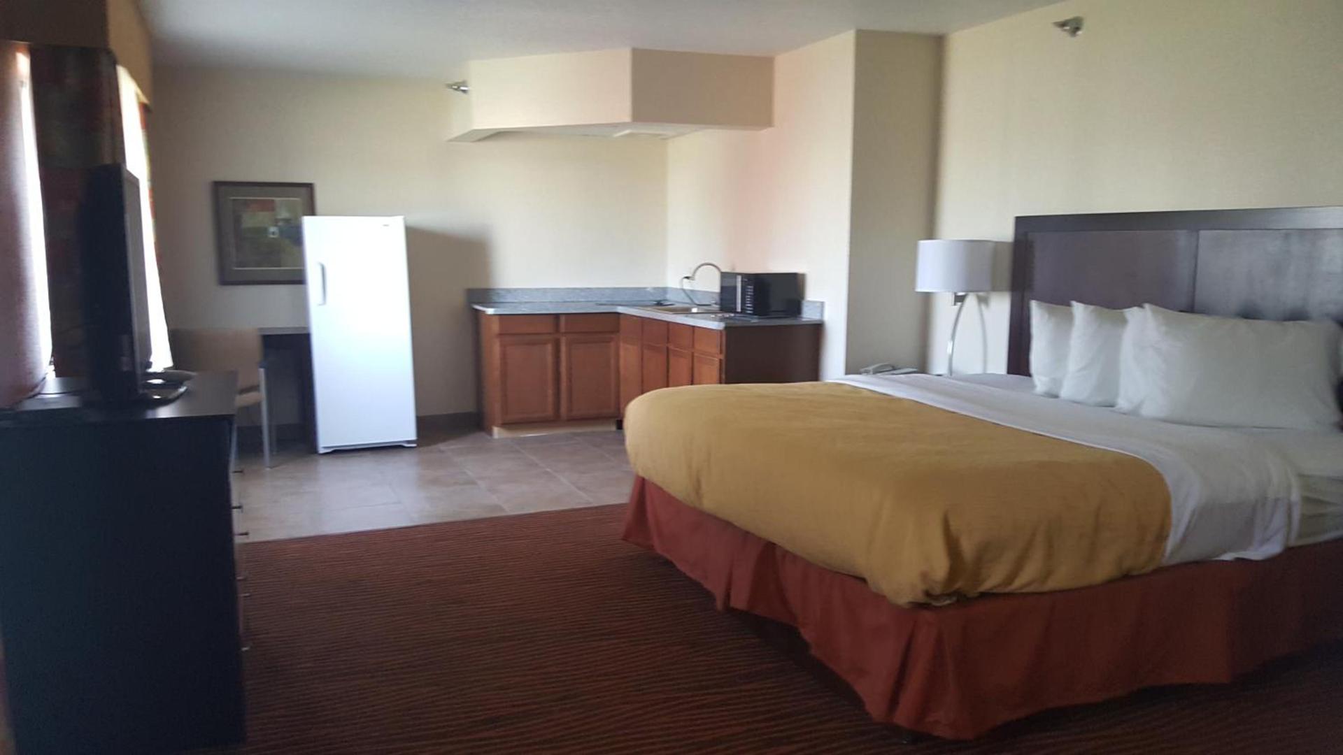 AmericInn by Wyndham Muscatine photo 24