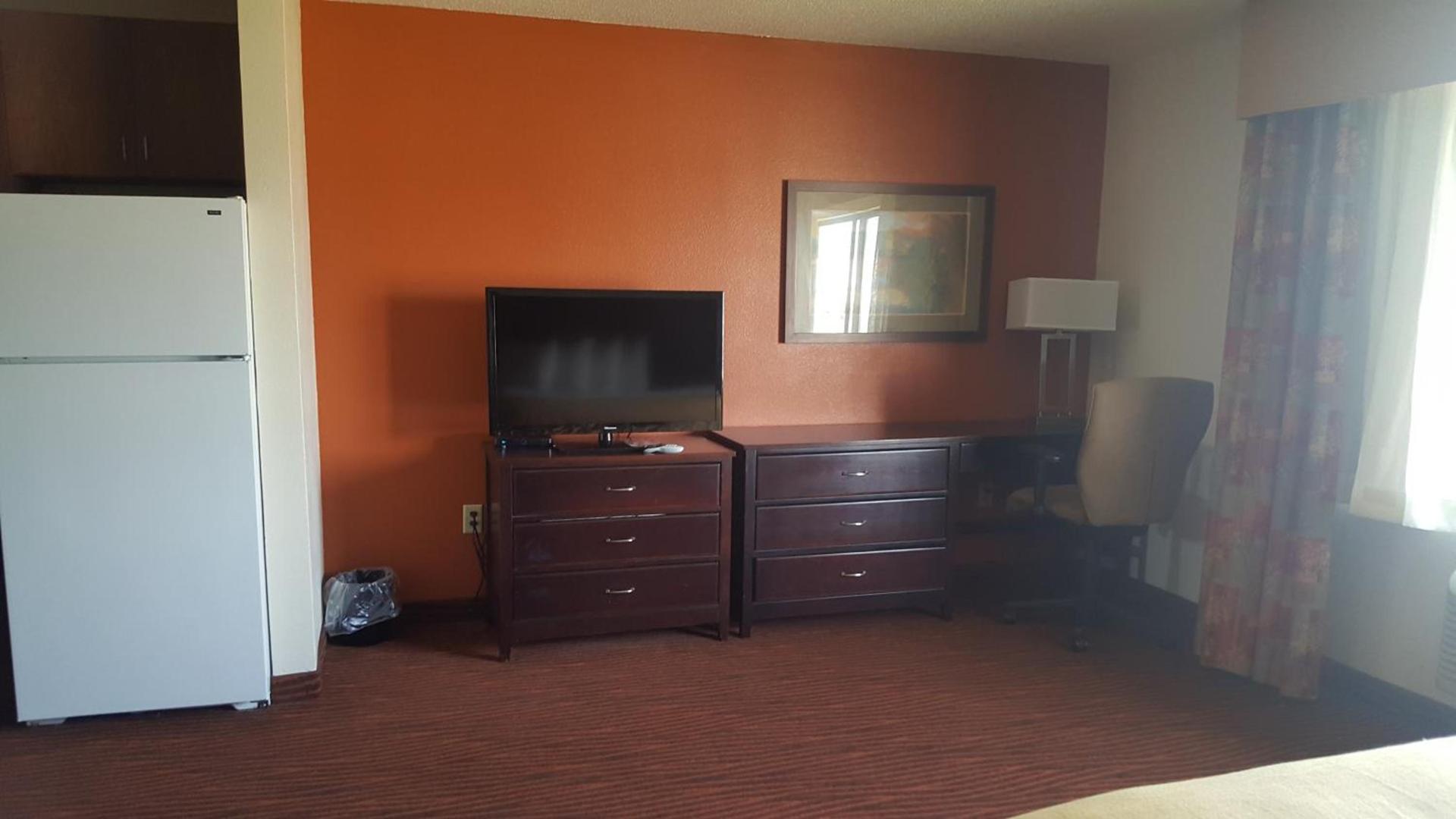 AmericInn by Wyndham Muscatine photo 19
