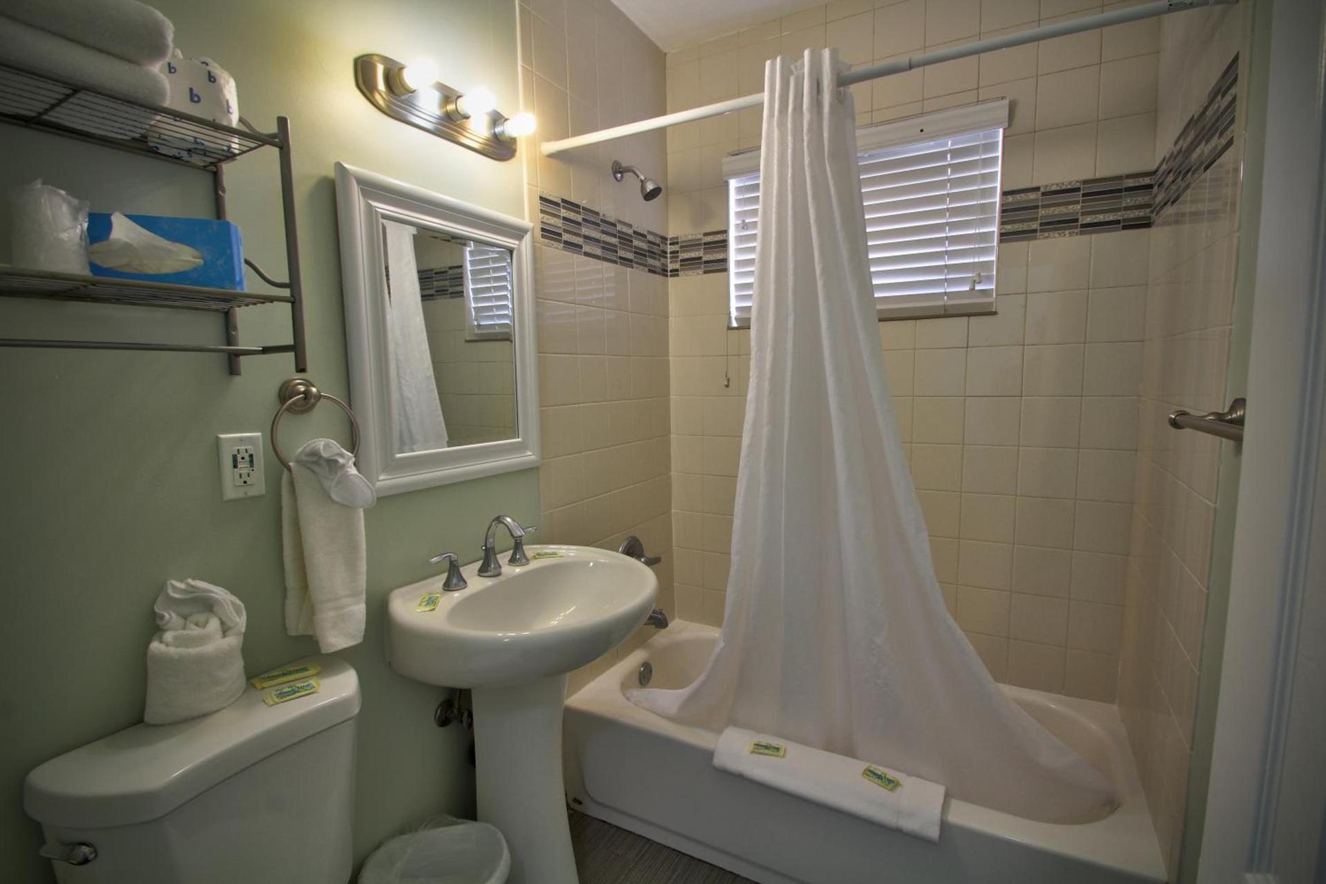 Hollywood Beachside Boutique Suite photo 29