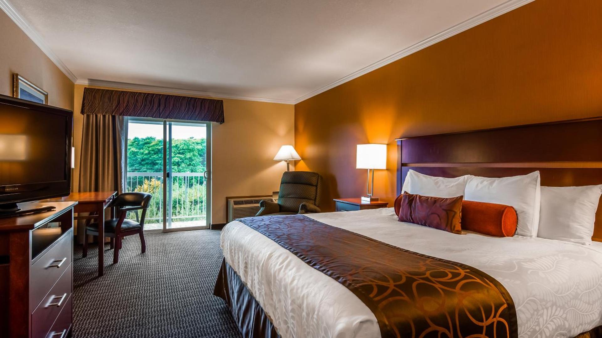 Best Western Plus Landmark Inn photo 53