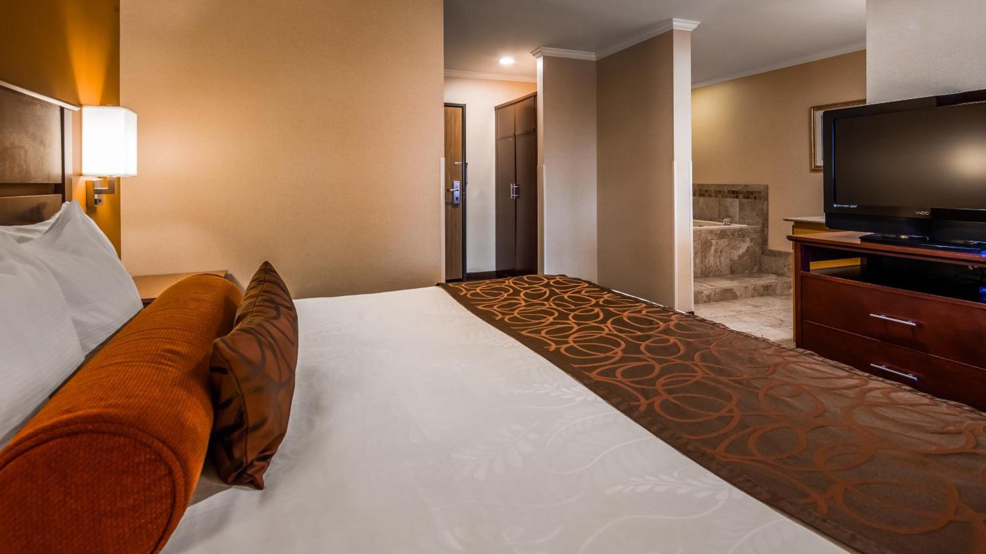 Best Western Plus Landmark Inn photo 54