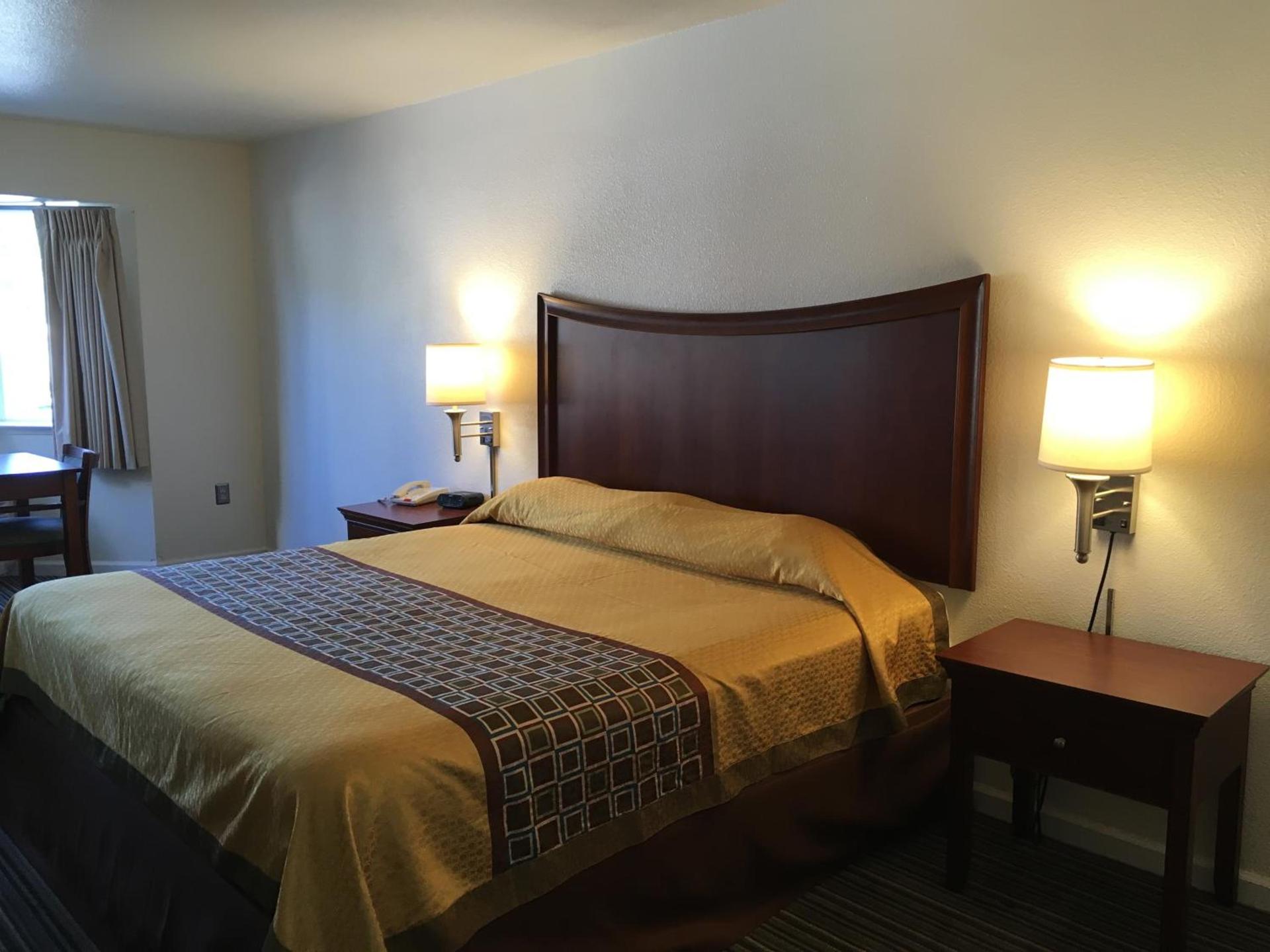 Airport Inn photo 24