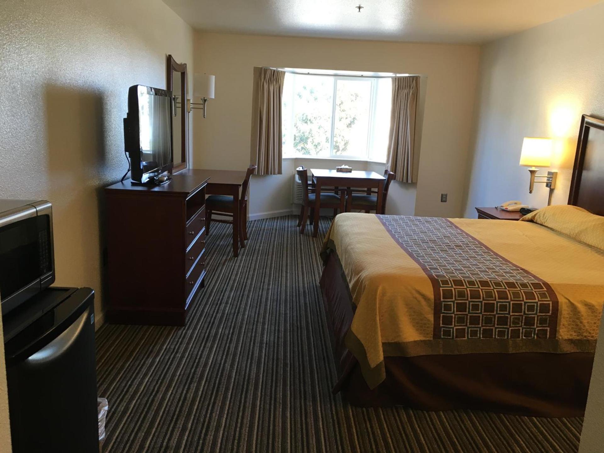 Airport Inn photo 26