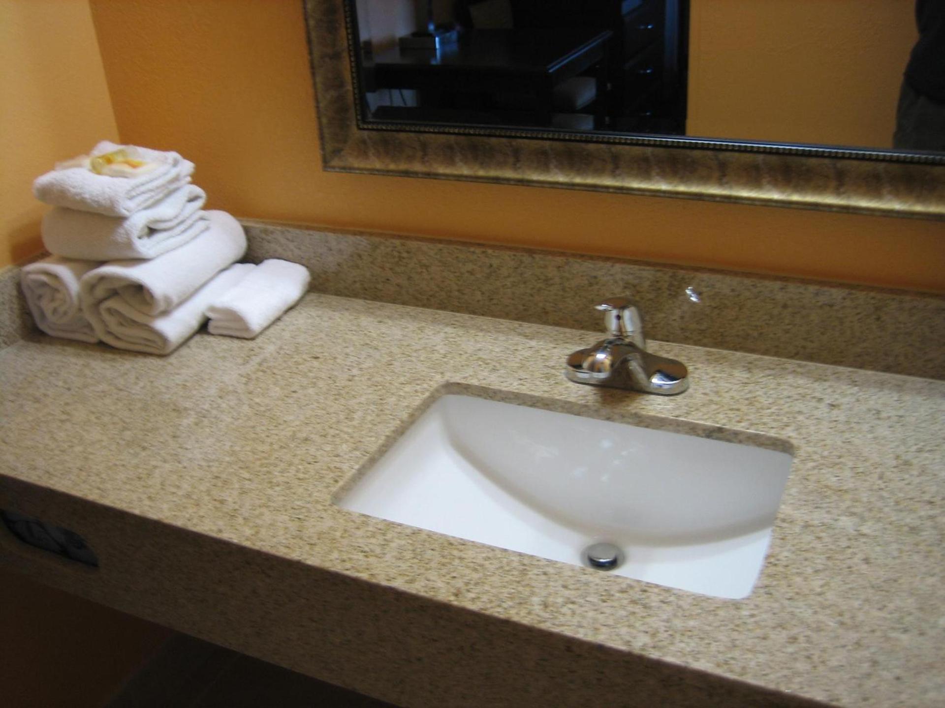 Days Inn by Wyndham Queensbury/Lake George photo 49