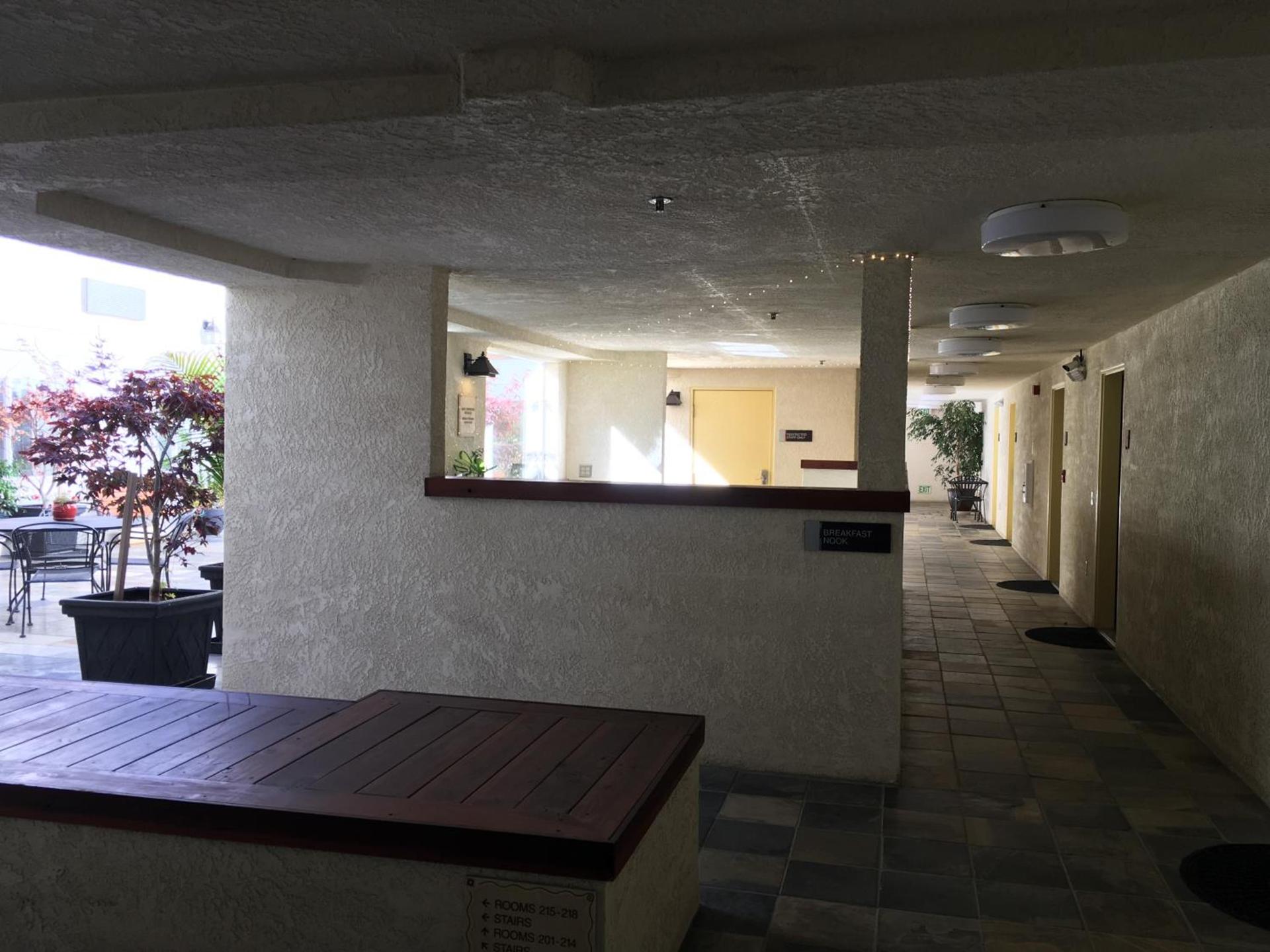 Airport Inn photo 20