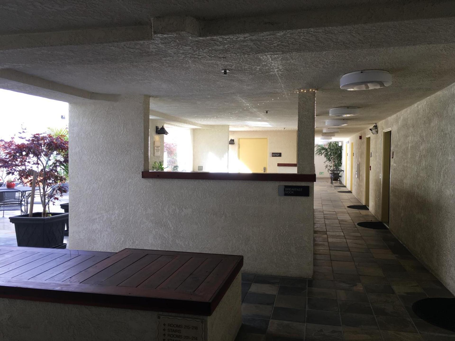 Airport Inn photo 21
