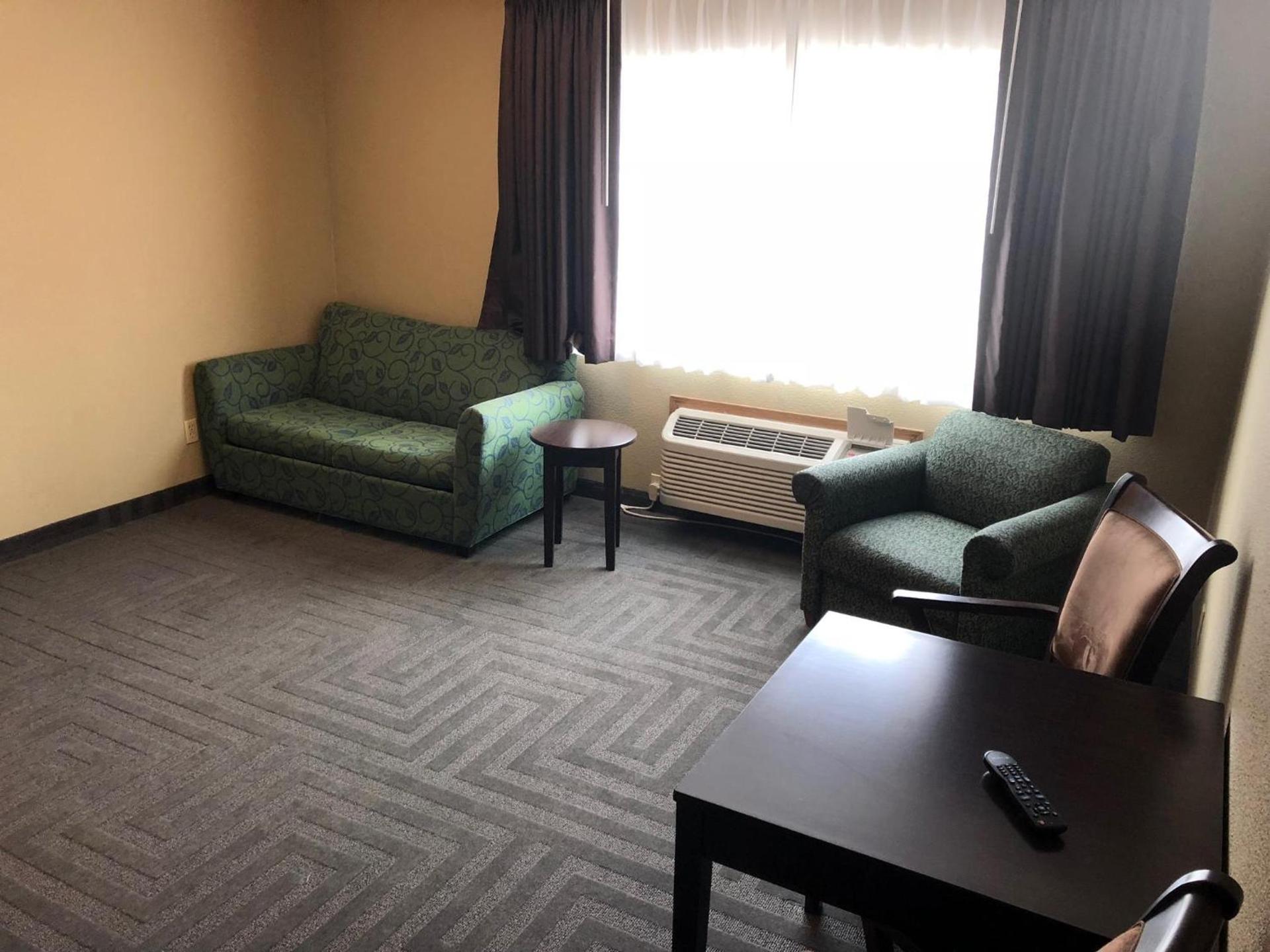 Super 8 by Wyndham LaGrande photo 15