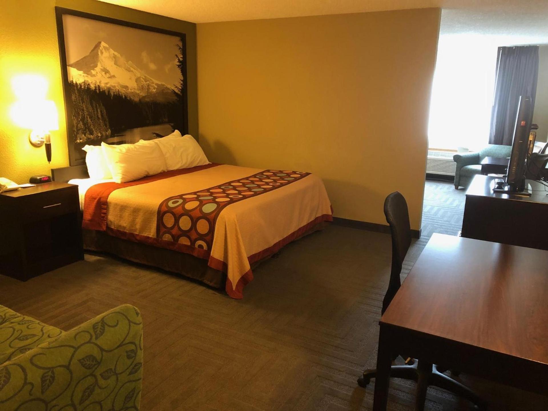 Super 8 by Wyndham LaGrande photo 16