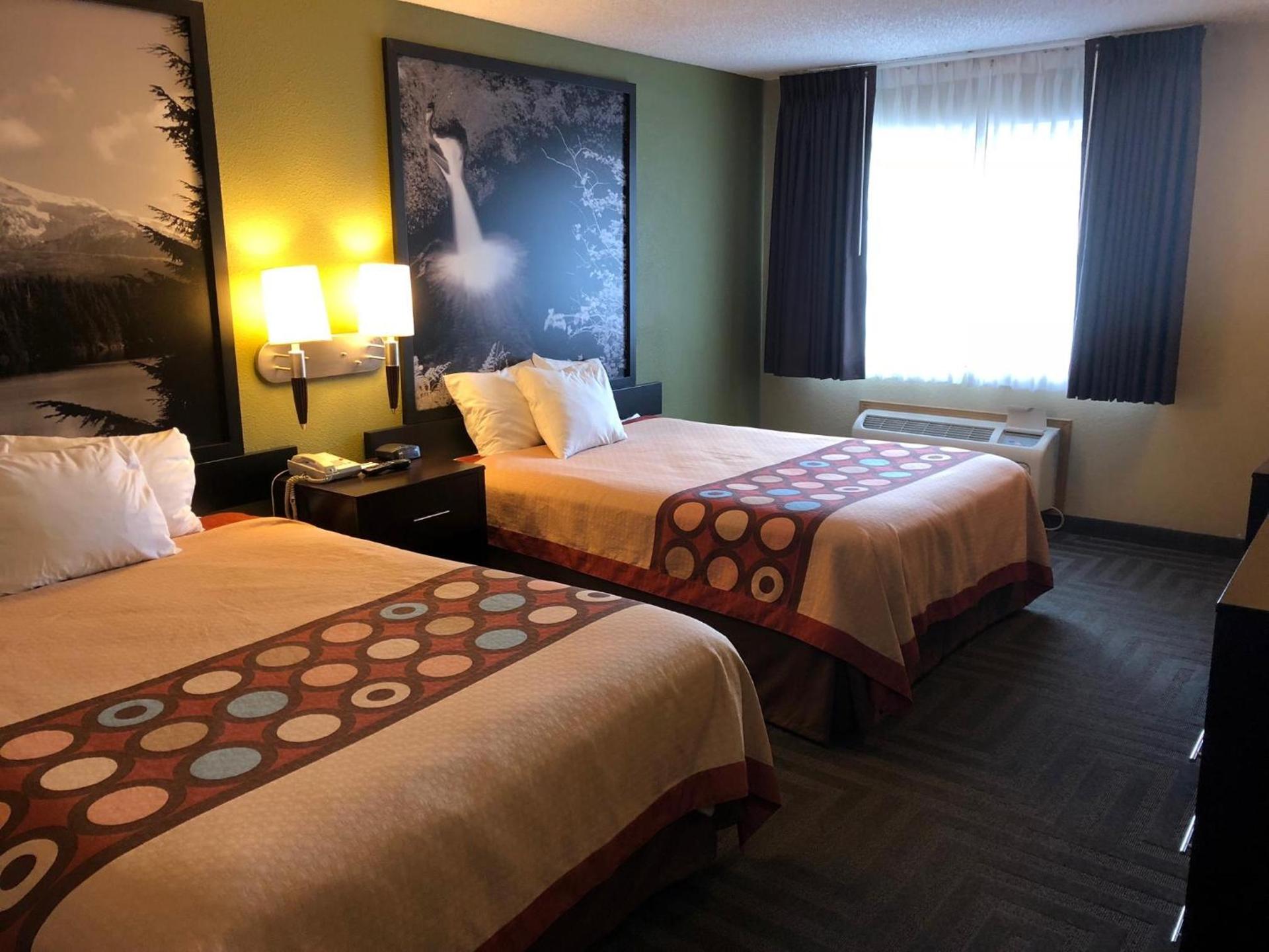 Super 8 by Wyndham LaGrande photo 17