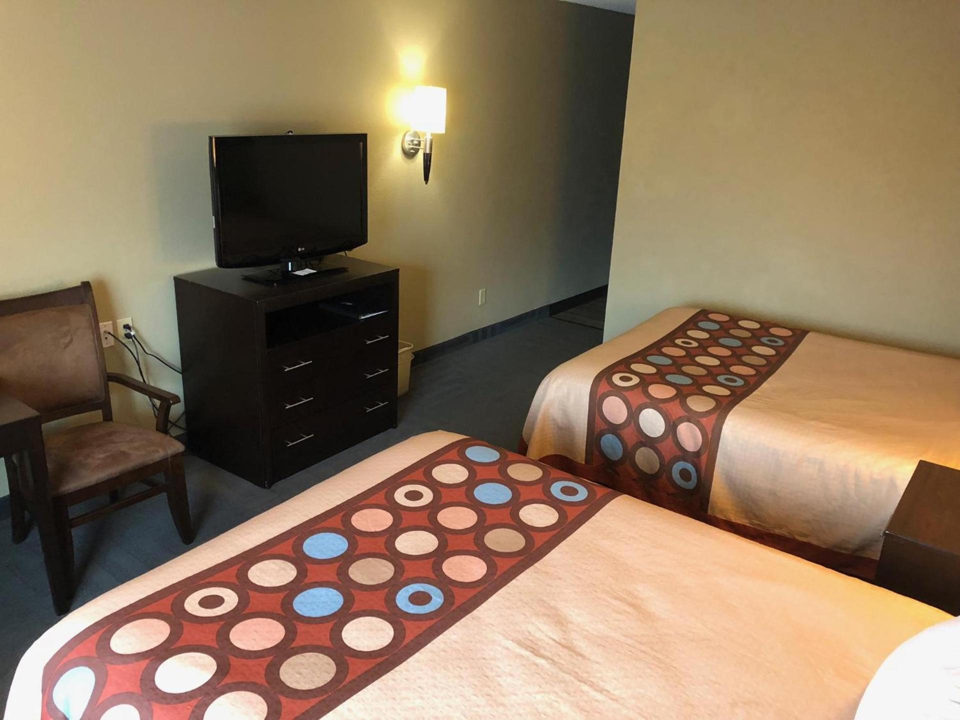 Super 8 by Wyndham LaGrande photo 18