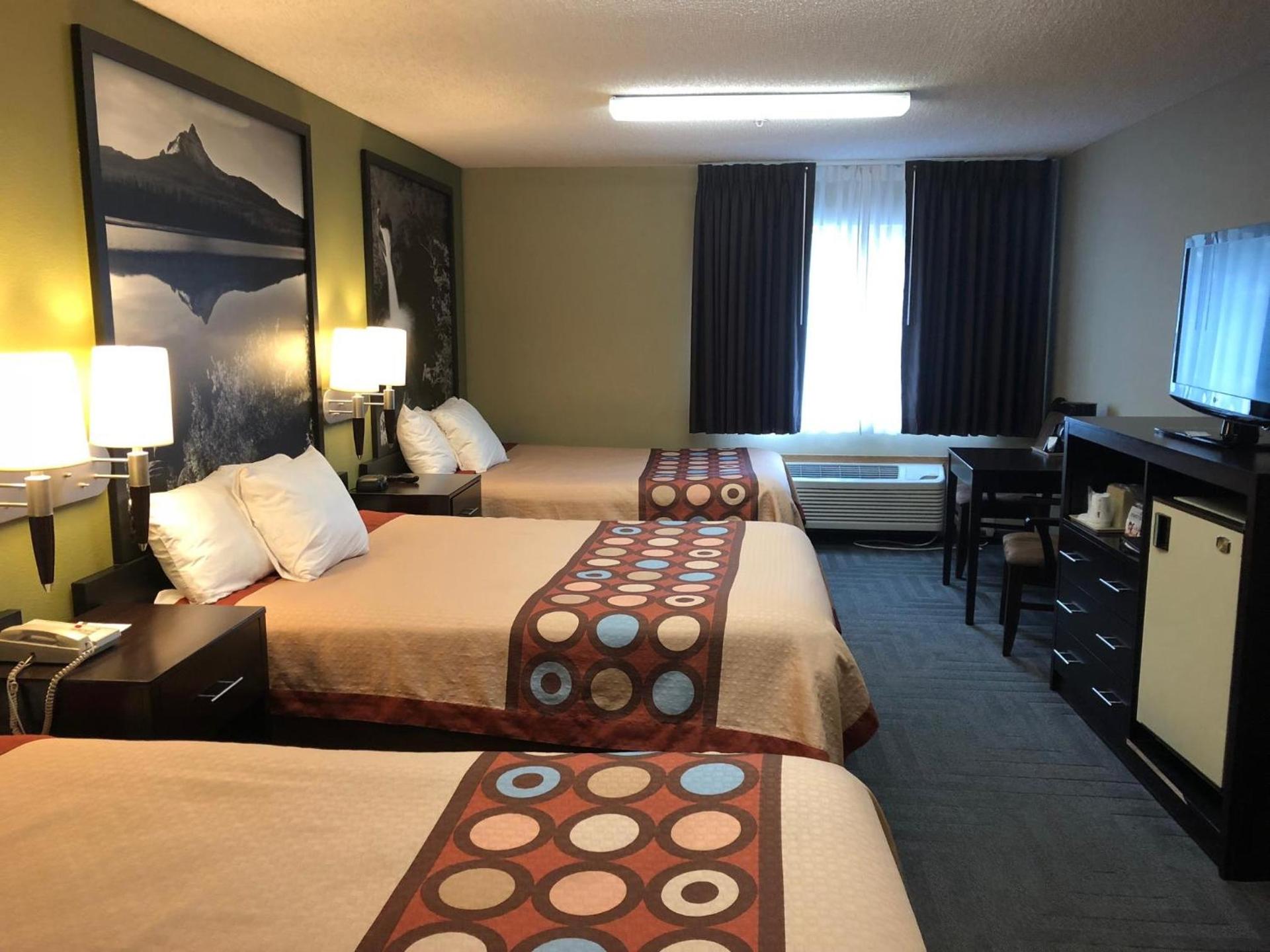 Super 8 by Wyndham LaGrande photo 22