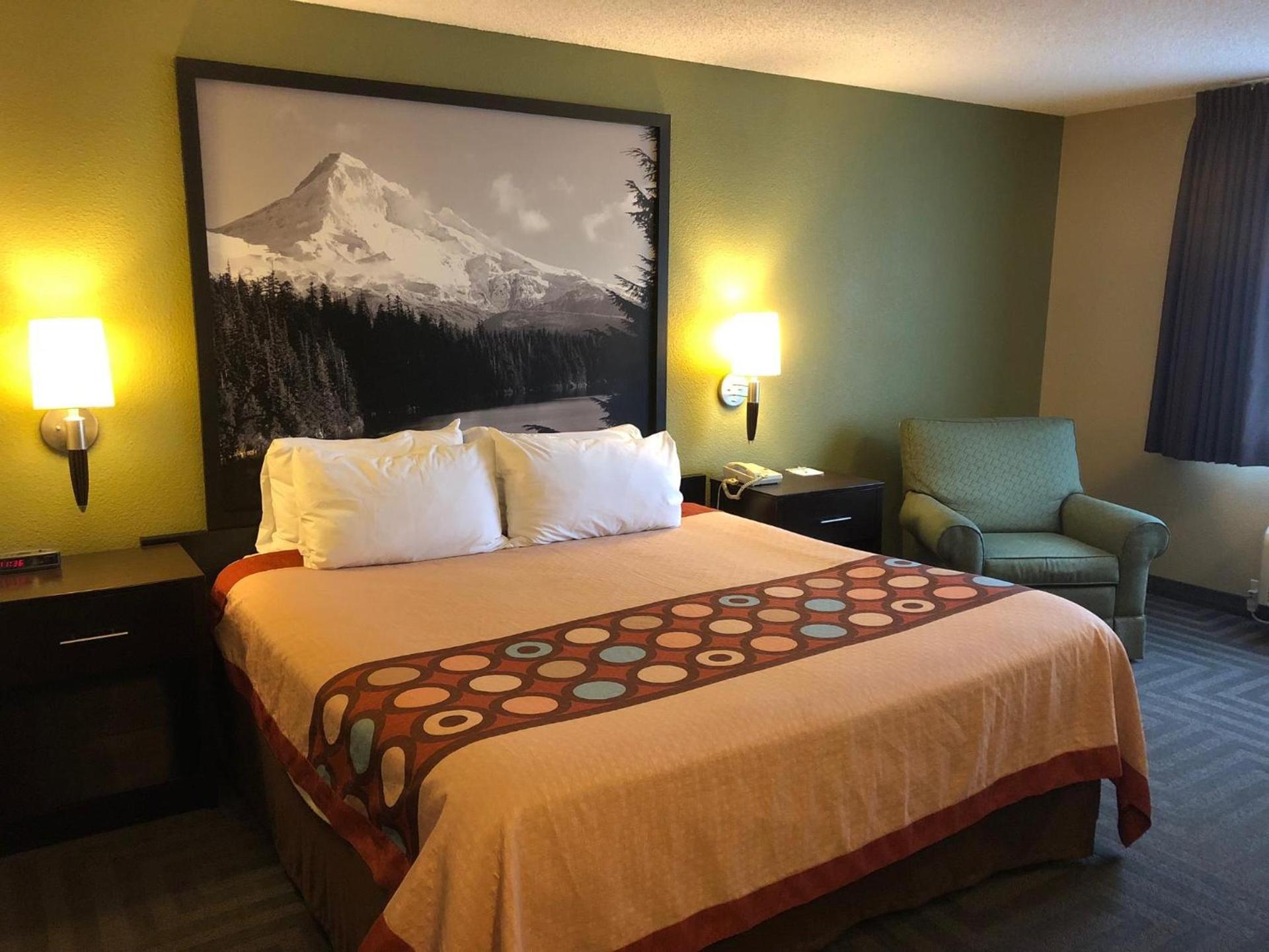Super 8 by Wyndham LaGrande photo 26