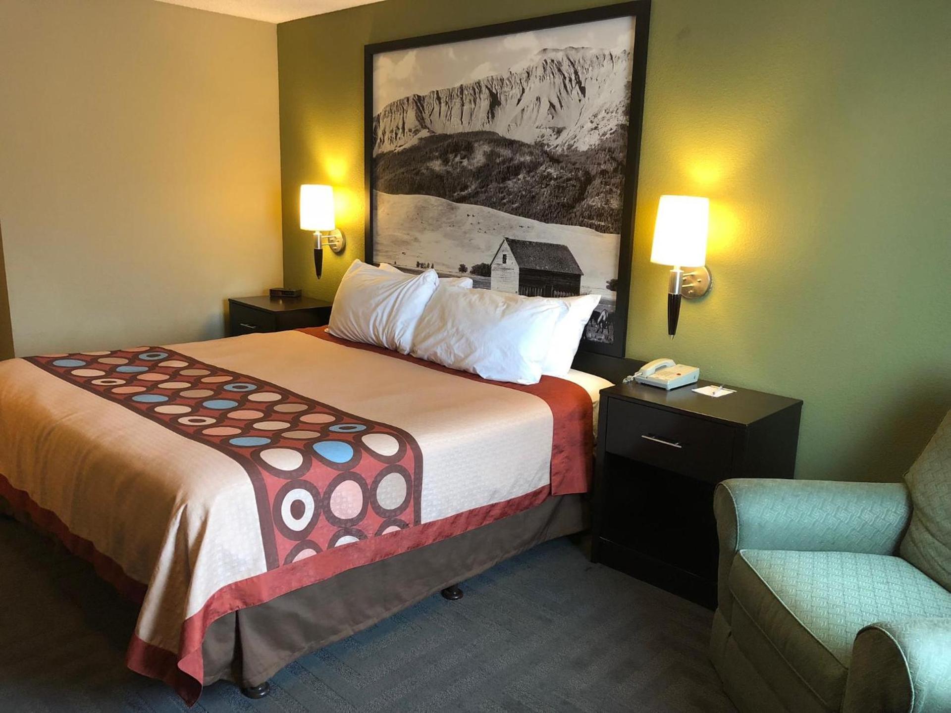 Super 8 by Wyndham LaGrande photo 28